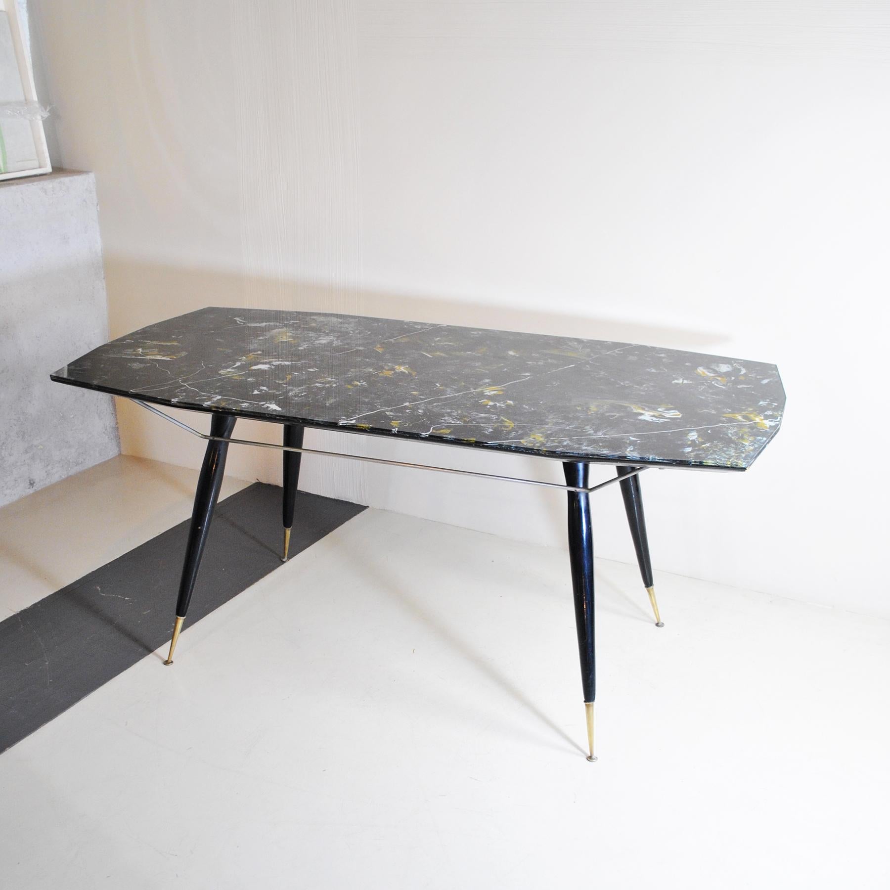 Italian Midcentury Table from the 1960s In Good Condition For Sale In bari, IT