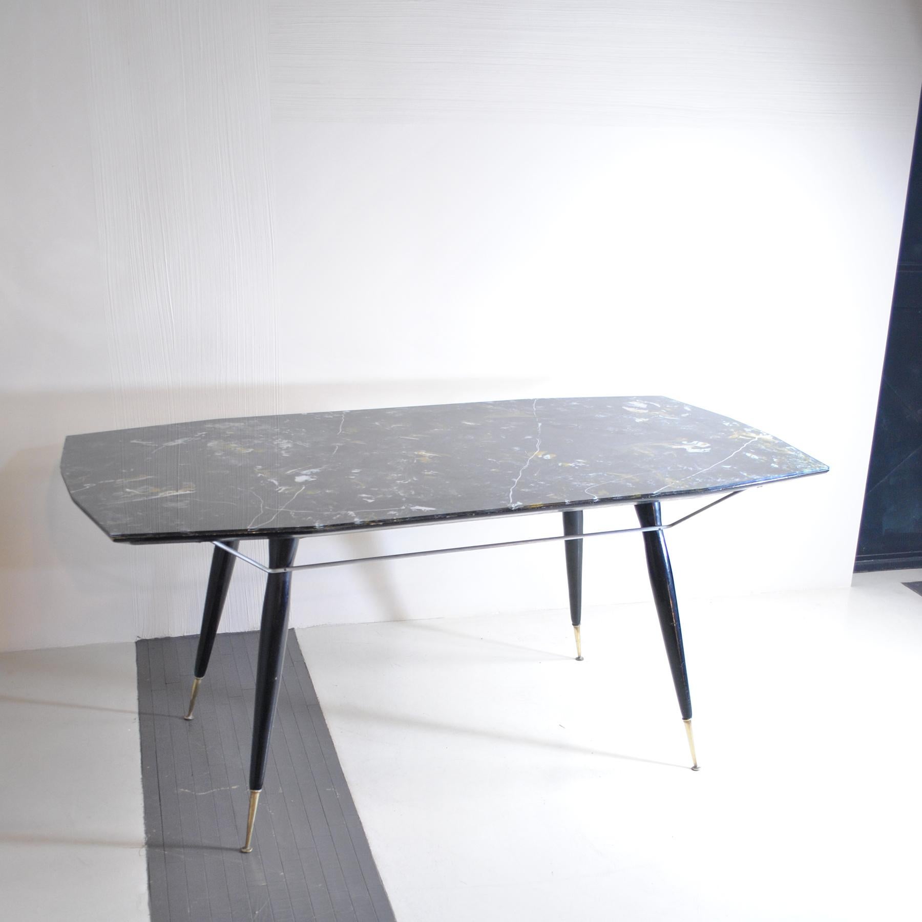 Italian Midcentury Table from the 1960s For Sale 2