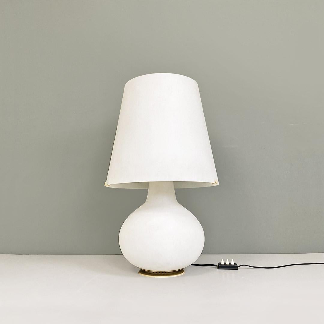 Italian mid-century Table lamp 1853 Fontana by Max Ingrand for Fontana Arte, 1990s
Table lamp mod. 1853 Fontana with lampshade and rounded base in white satin blown glass. Internal structure of the lampshade in white painted metal. Round metal