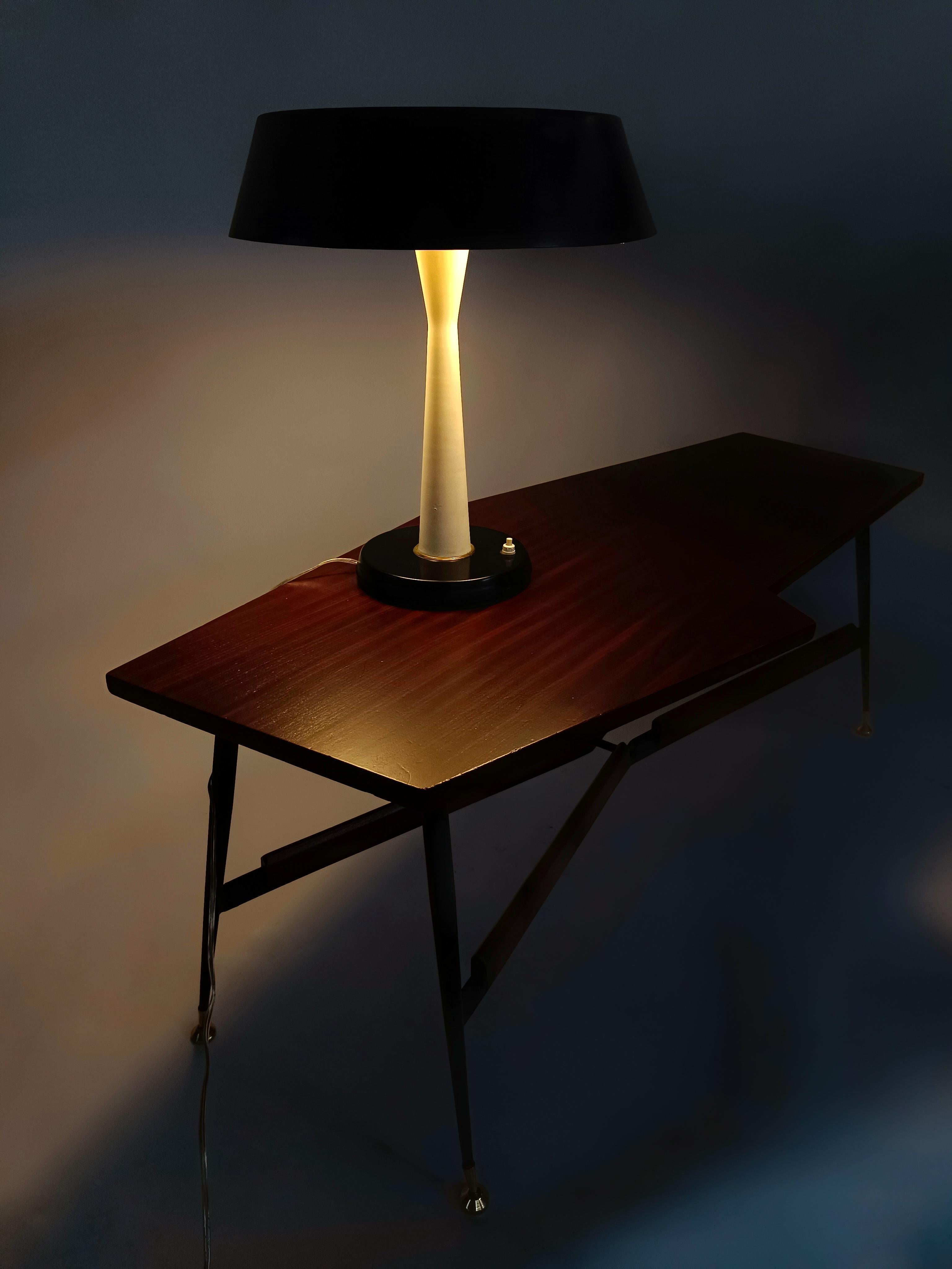 Italian Mid Century Table Lamp in Enamelled aluminum and Brass, Italy 1950s 9