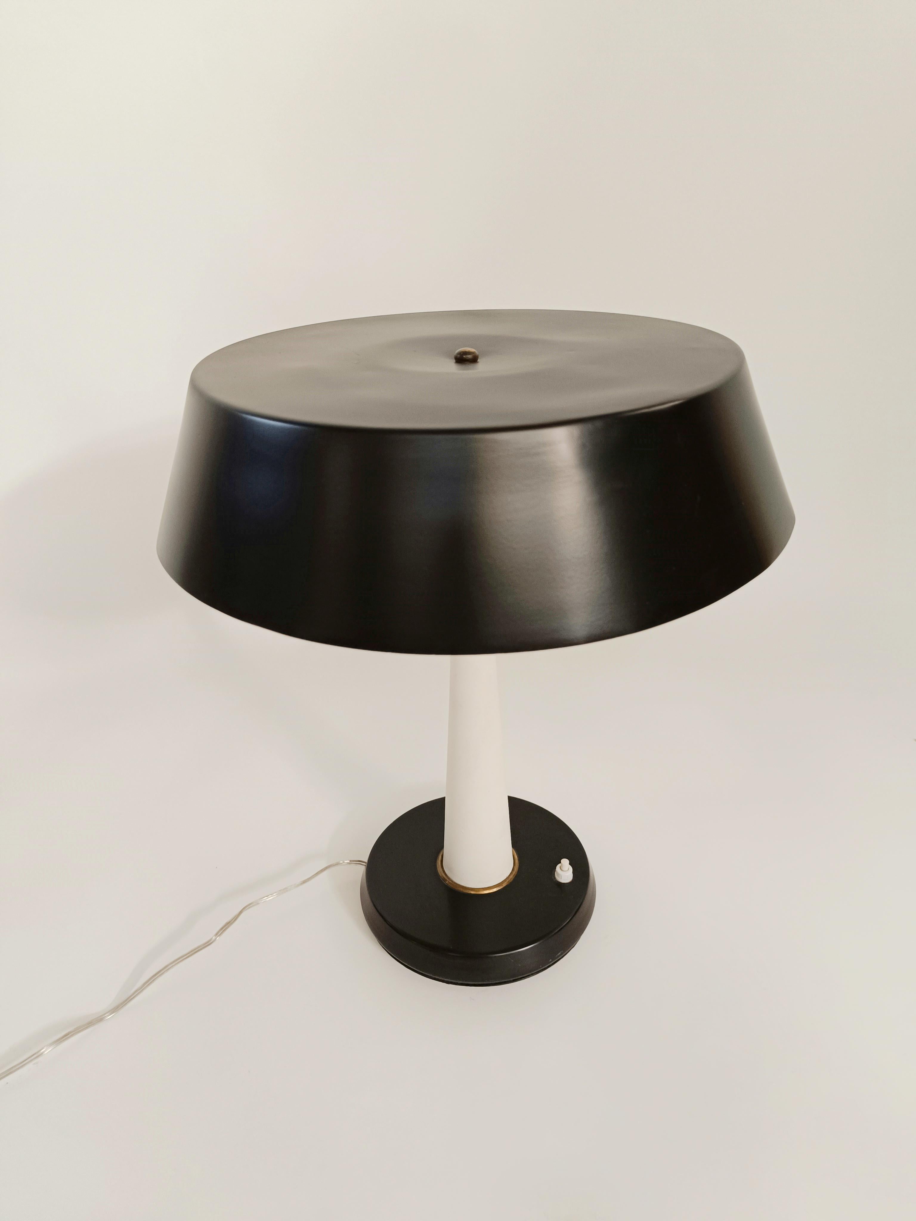 Italian Mid Century Table Lamp in Enamelled aluminum and Brass, Italy 1950s 11
