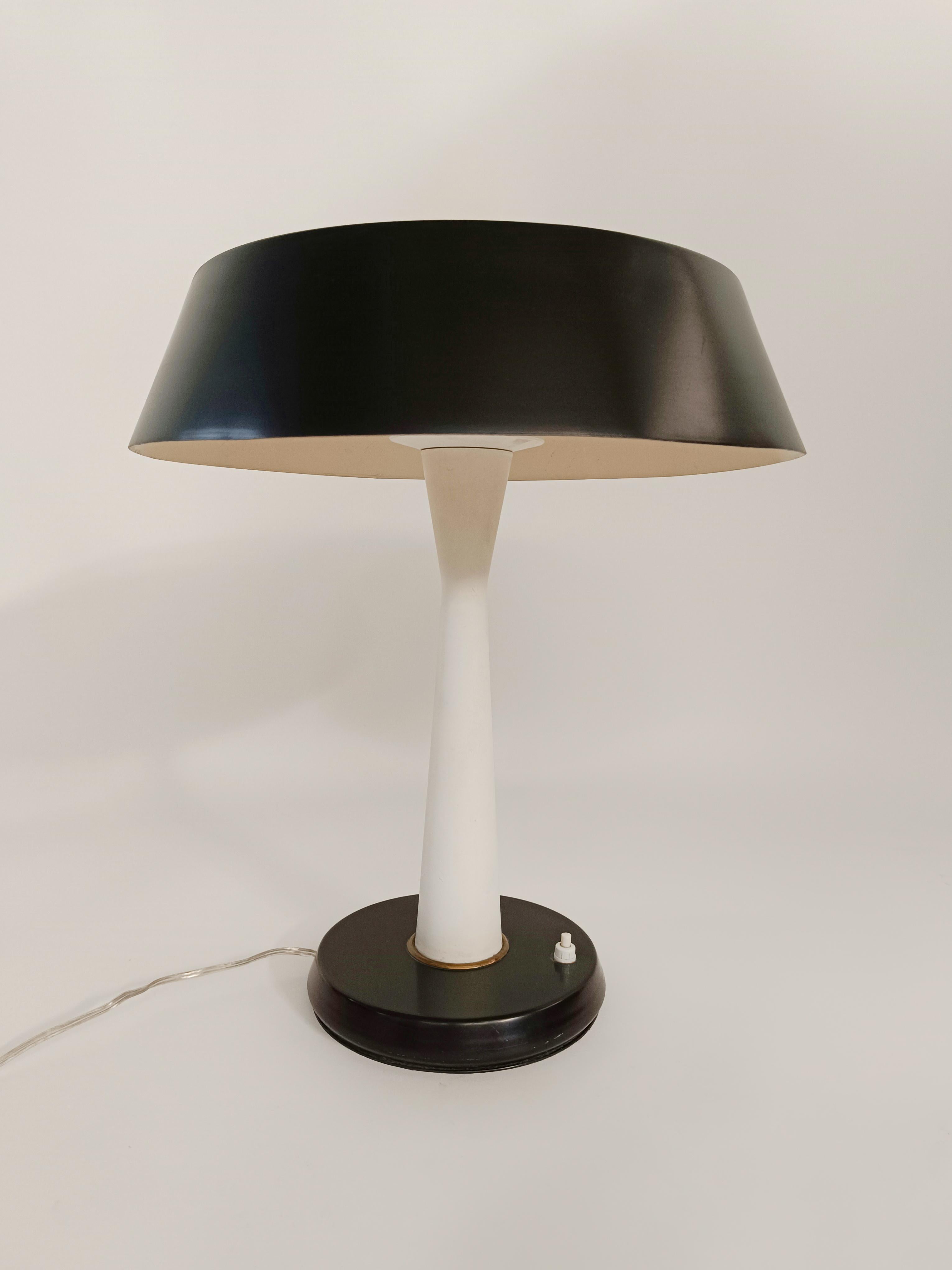 Italian Mid Century Table Lamp in Enamelled aluminum and Brass, Italy 1950s 12