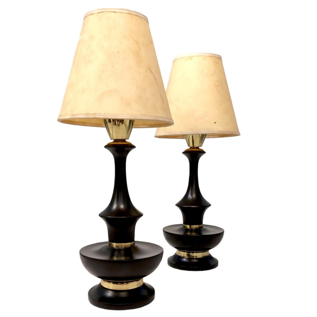 Lampe de table italienne en bois du milieu du siècle