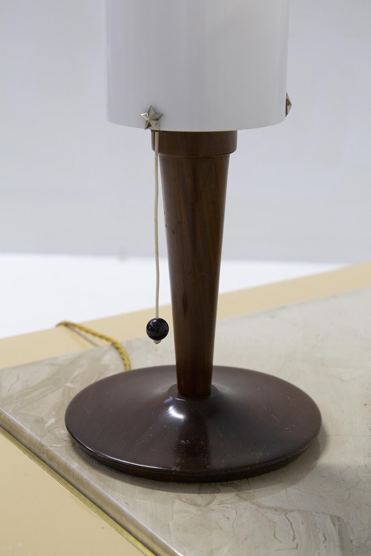 Lampe de table italienne du milieu du siècle en bois Bon état - En vente à Milano, IT