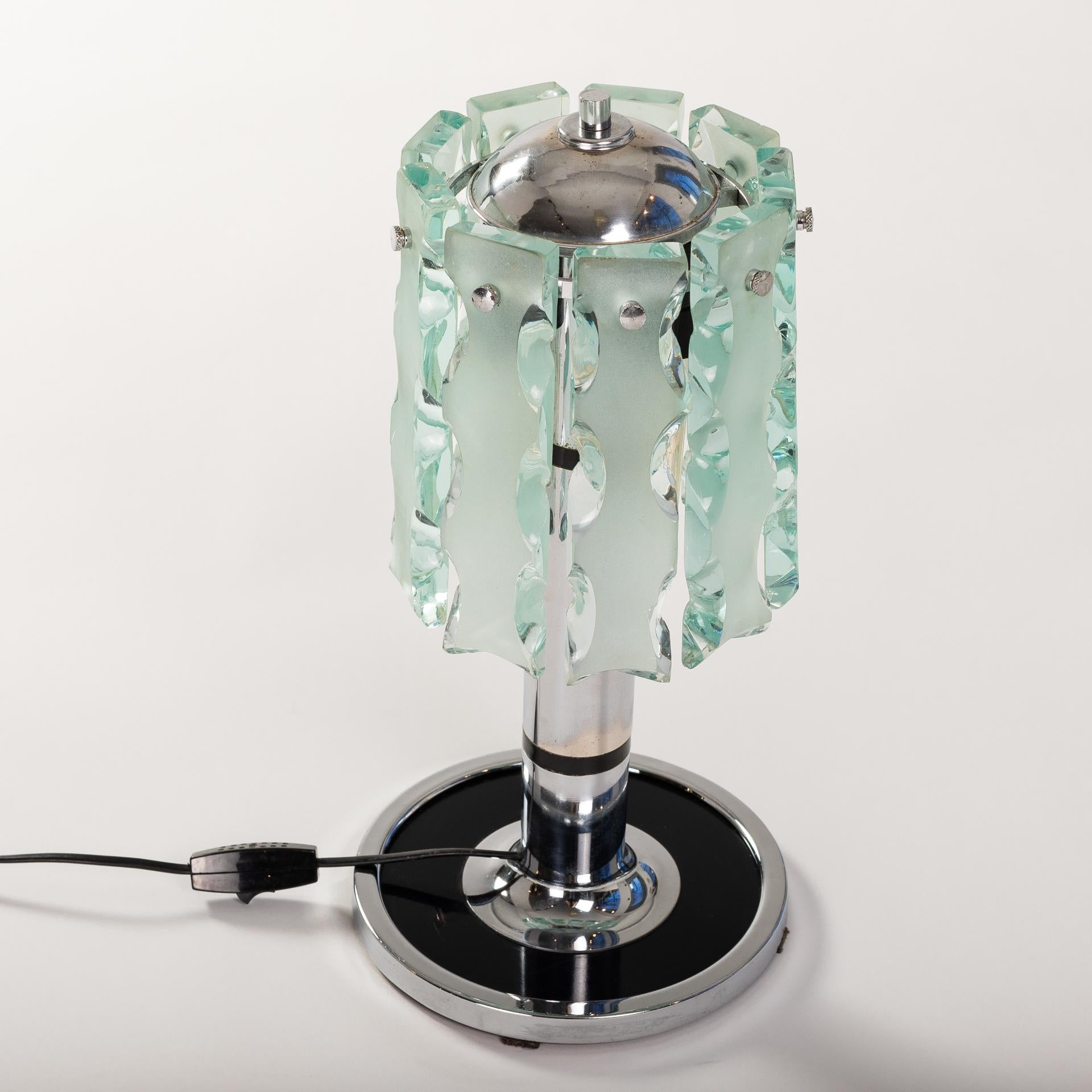 Mid-20th Century Italian Mid-Century Fontana Arte Table Lamp Zero Quattro with Green Glass Blades For Sale