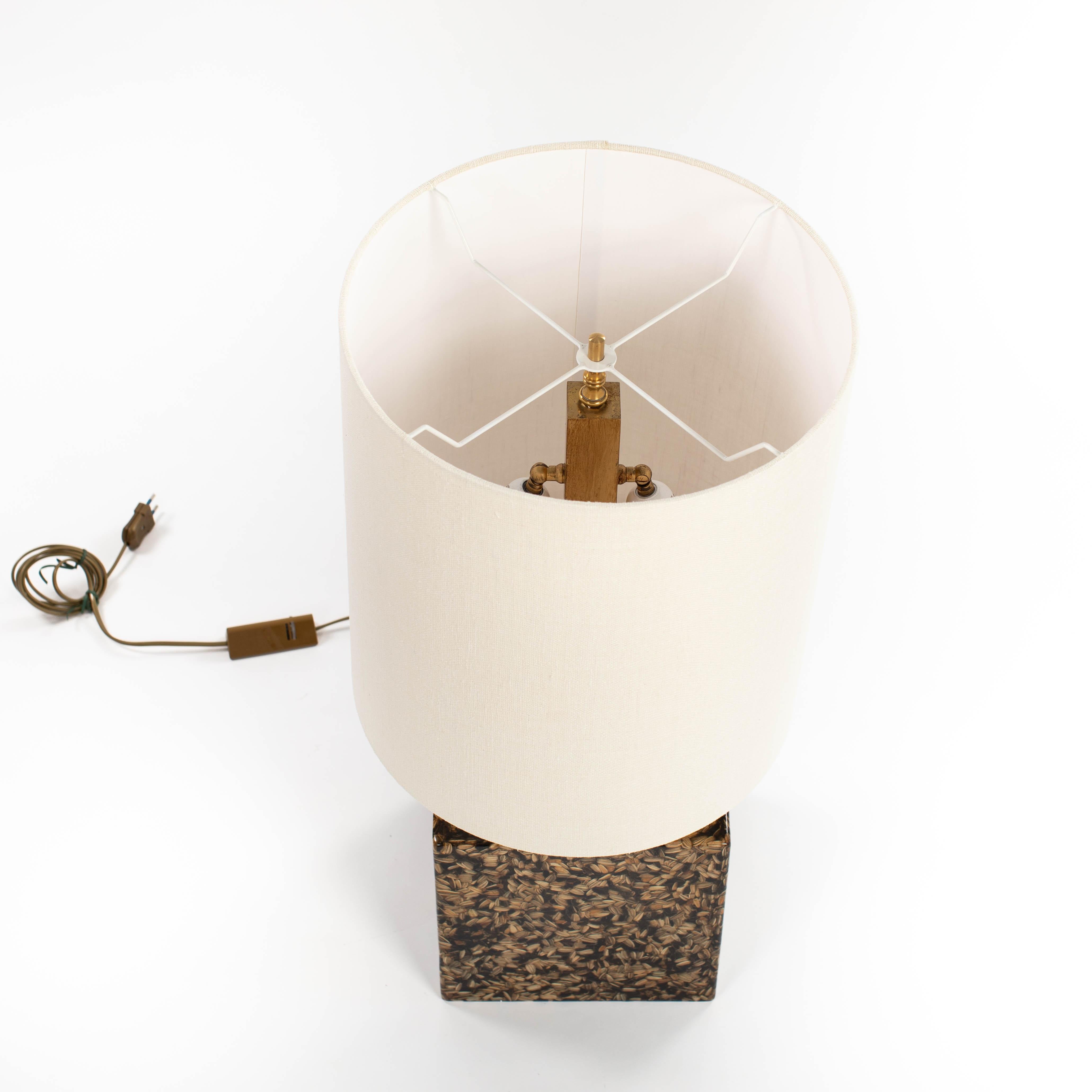 Mid-Century Modern Lampe de table italienne du milieu du siècle en graines de tournesol et résine R. Mazzi 1970  en vente