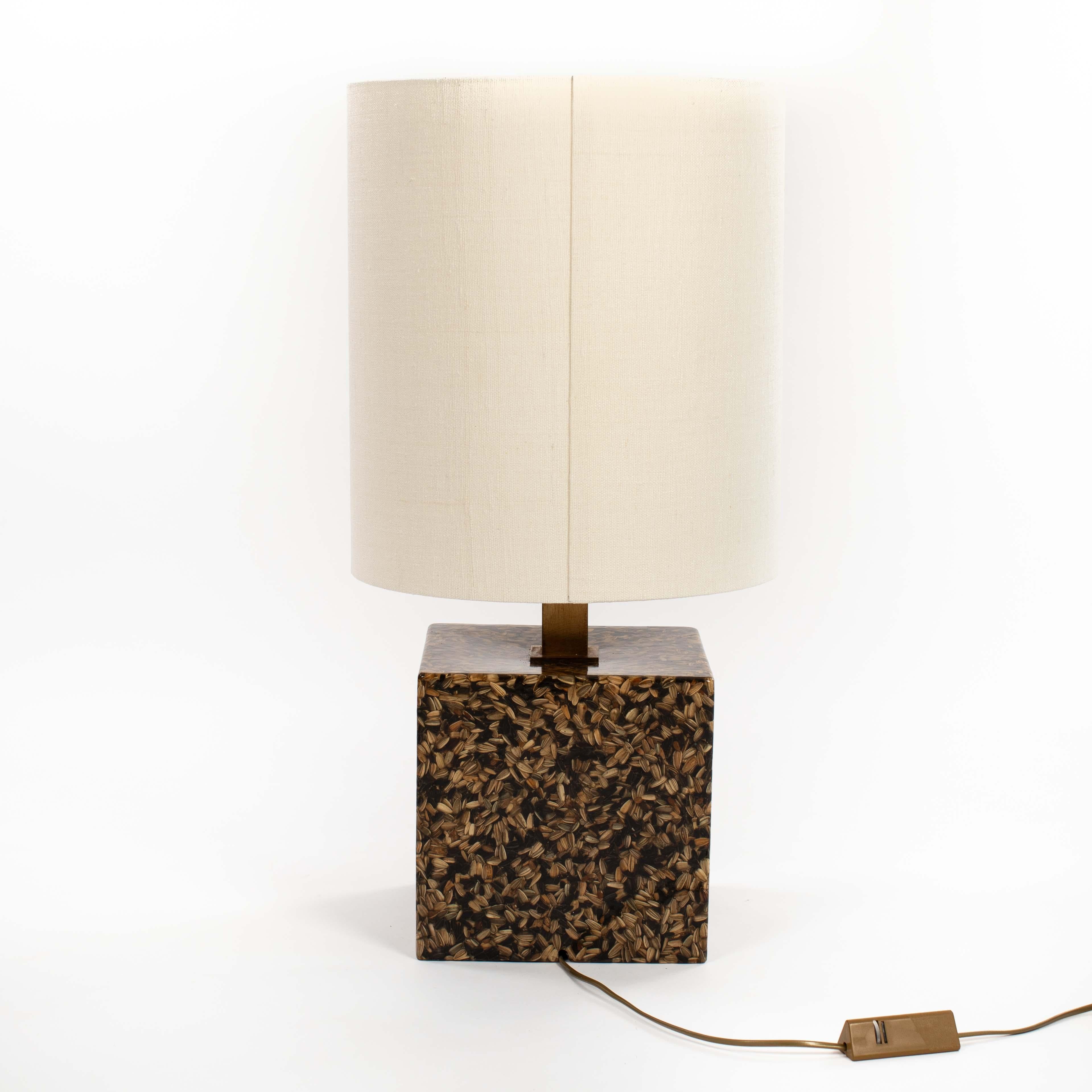 Hand-Crafted Italian Mid-Century Table Lamp out of Sunflower Seeds and Resin R. Mazzi 1970s  For Sale