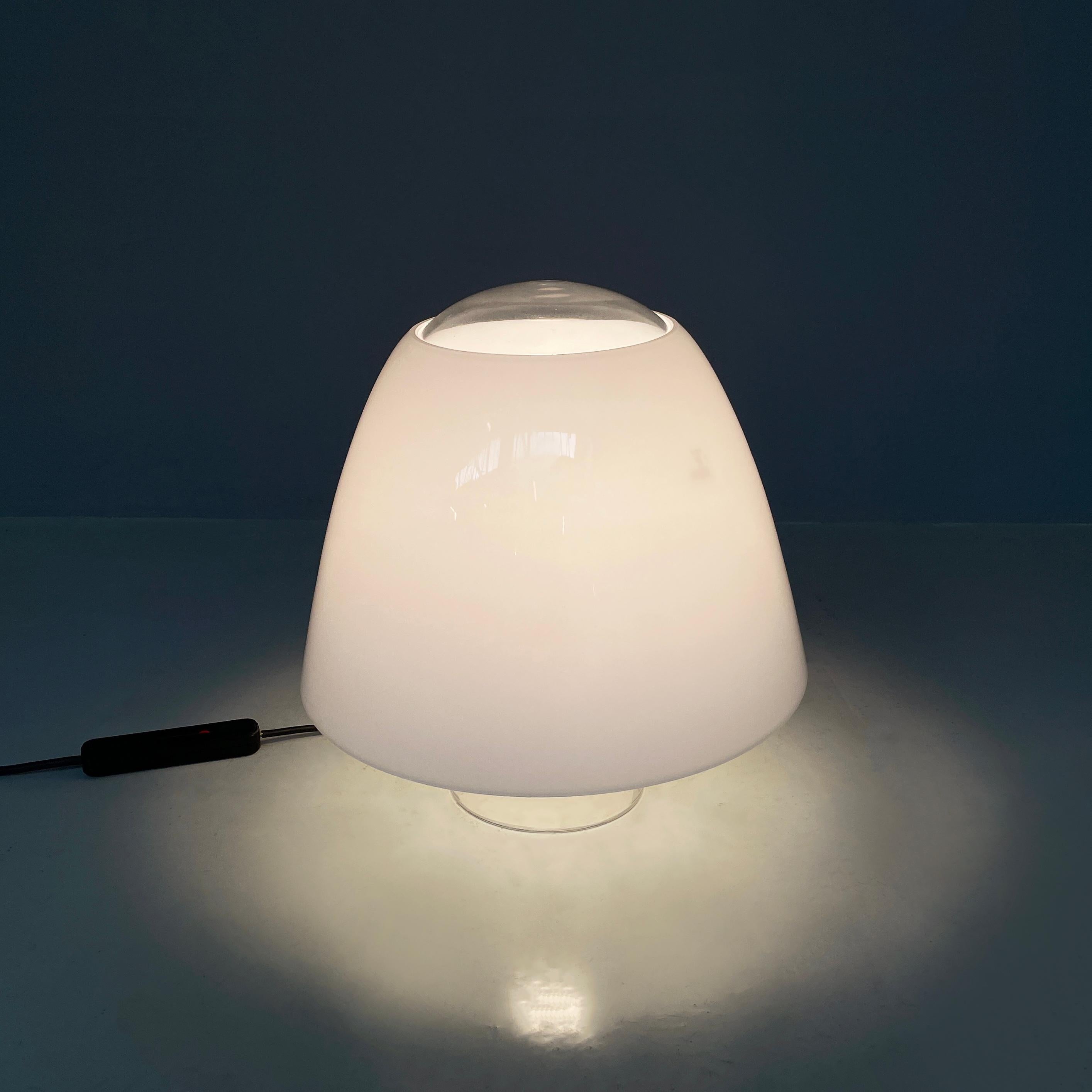 Lampada da tavolo Polluce di Angelo Mangiarotti per Skipper, 1960
Lampada da tavolo mod. Polluce interamente in vetro di Murano. Il paralume con base rotonda in vetro opalino è regolabile, infatti poggia solo sulla struttura trasparente a forma di