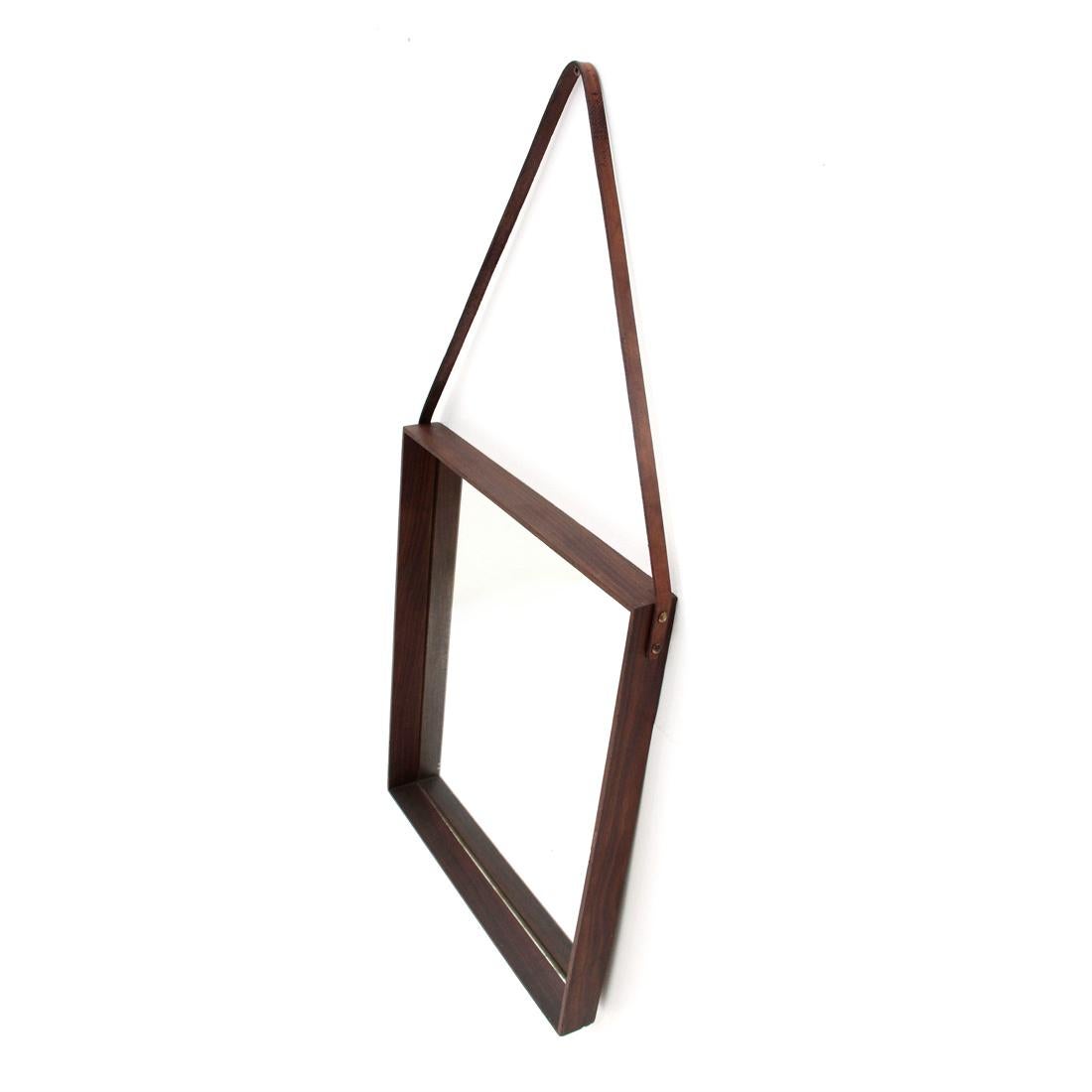 Italian manufacturing mirror produced in the 1960s.
Rectangular teak frame.
Mirror glass surface.
Leather cord.
Good general conditions, some signs due to normal use over time.

Dimensions: Length 44 cm, depth 4.5 cm, height 51 cm.