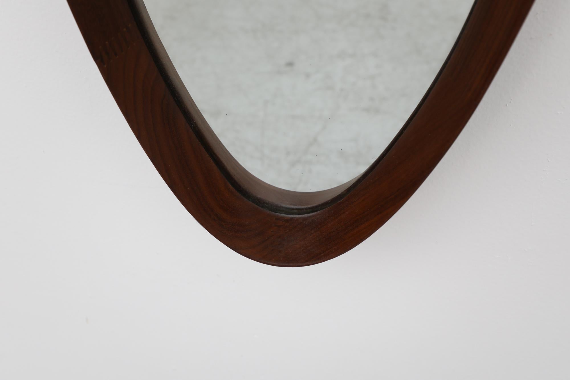 Miroir ovale en teck courbé italien du milieu du siècle avec sangle en corde en vente 4
