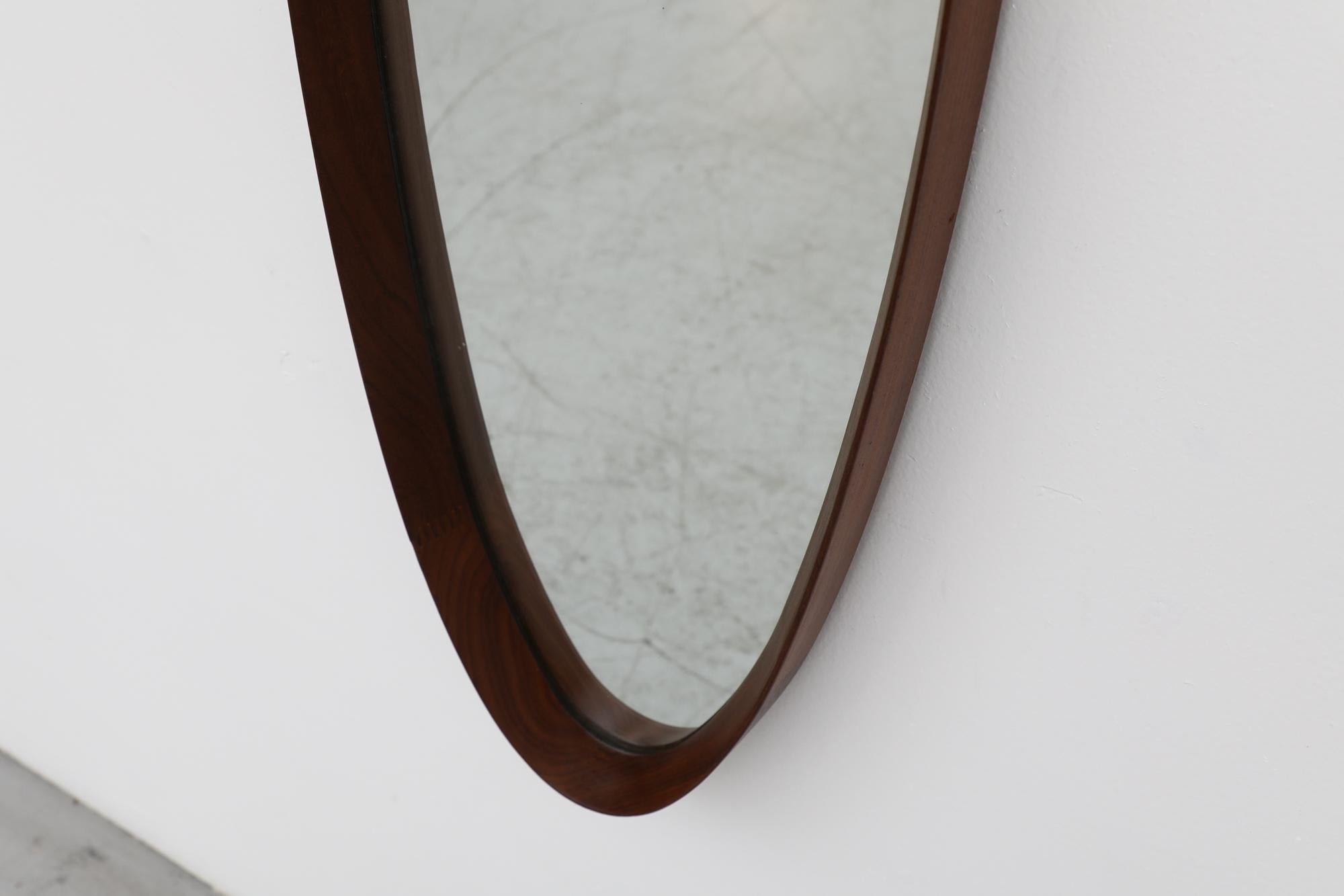 Italienischer gebogener ovaler Spiegel aus Teakholz aus der Jahrhundertmitte mit Seilriemen 4