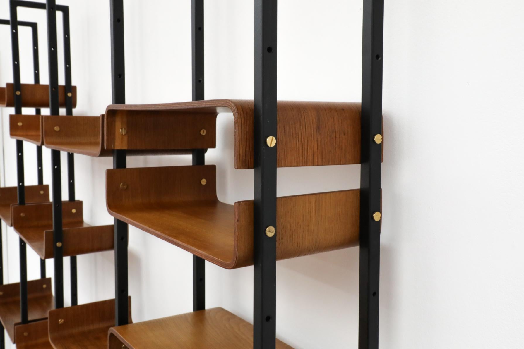 Etagère en teck italienne du milieu du siècle, style Franco Campo & Carlo Graffi en vente 4