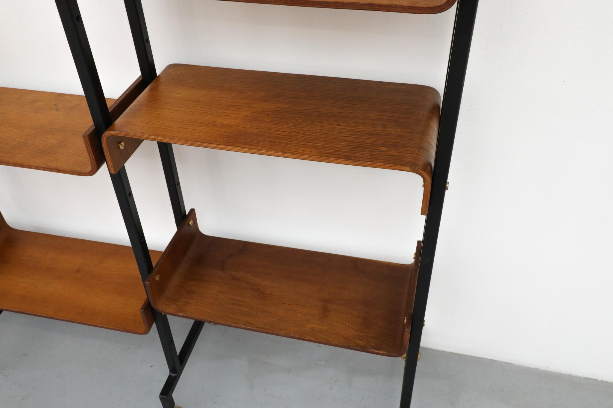 Etagère en teck italienne du milieu du siècle, style Franco Campo & Carlo Graffi en vente 6