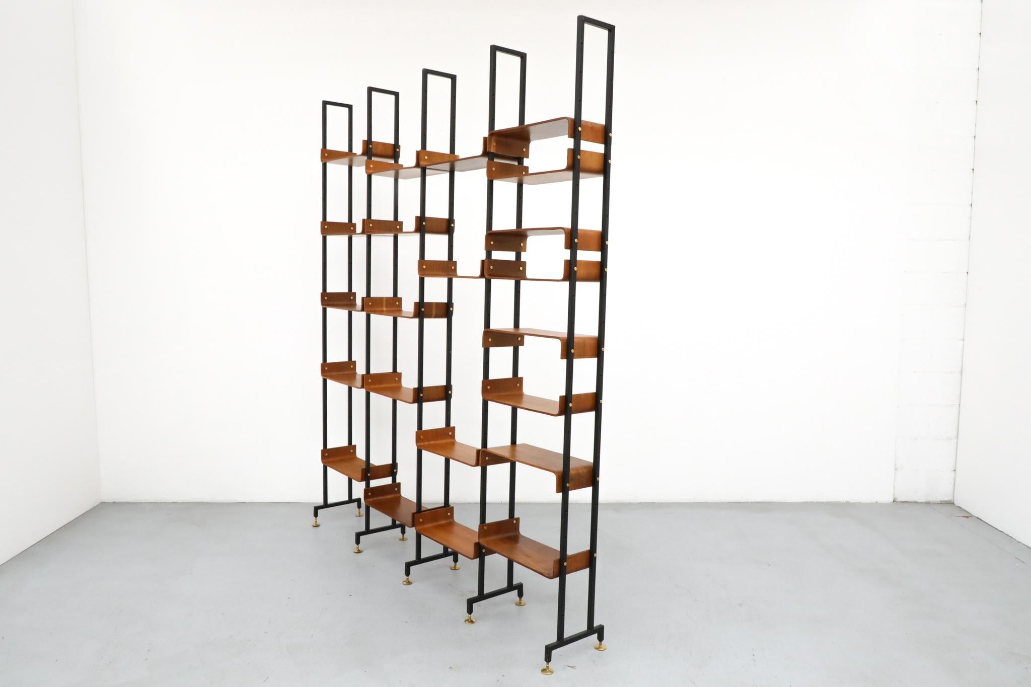 Etagère en teck italienne du milieu du siècle, style Franco Campo & Carlo Graffi en vente 7