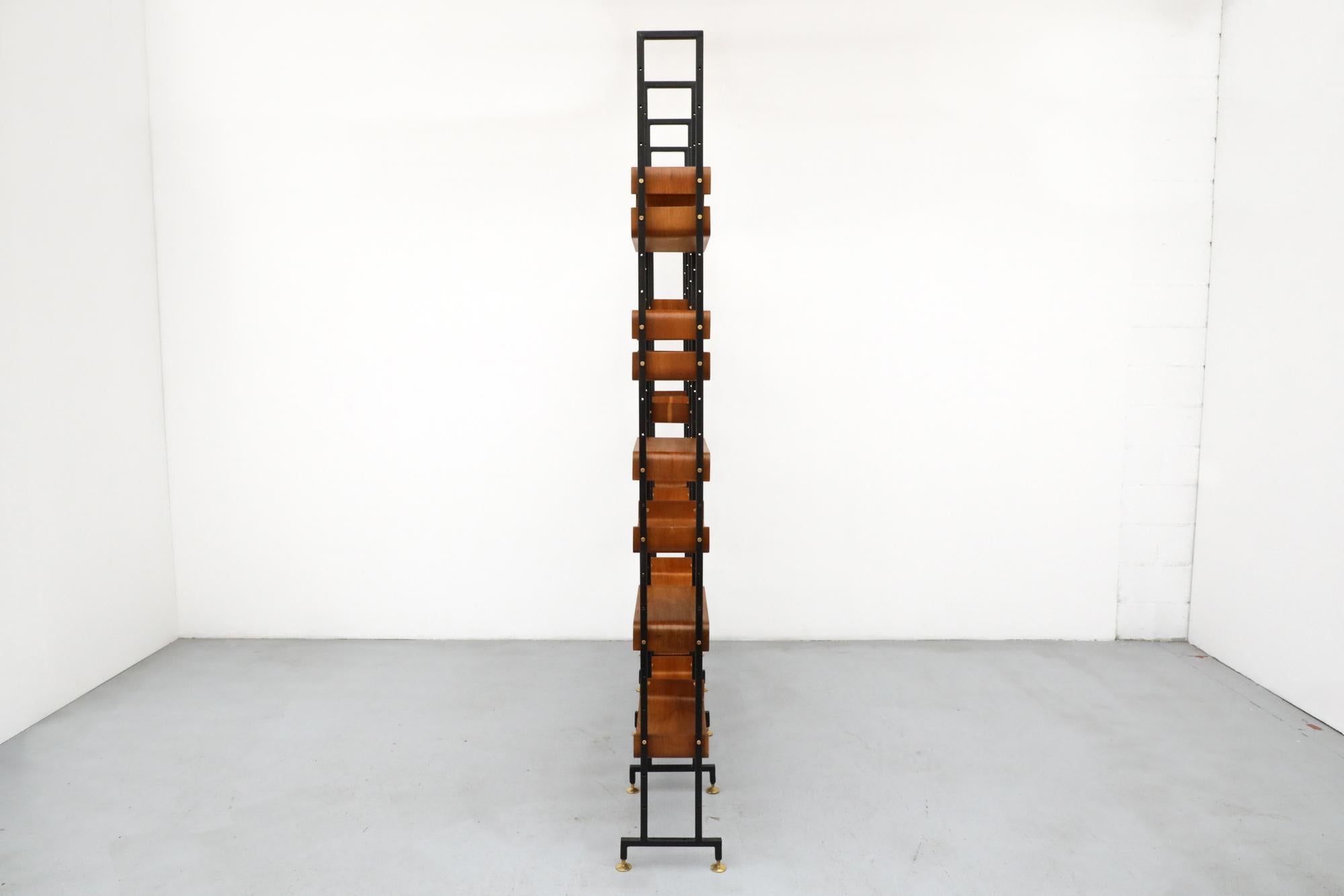 Etagère en teck italienne du milieu du siècle, style Franco Campo & Carlo Graffi en vente 8