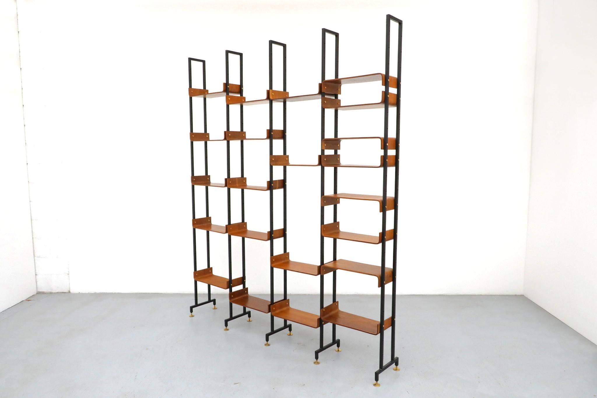 Etagère en teck italienne du milieu du siècle, style Franco Campo & Carlo Graffi en vente 9