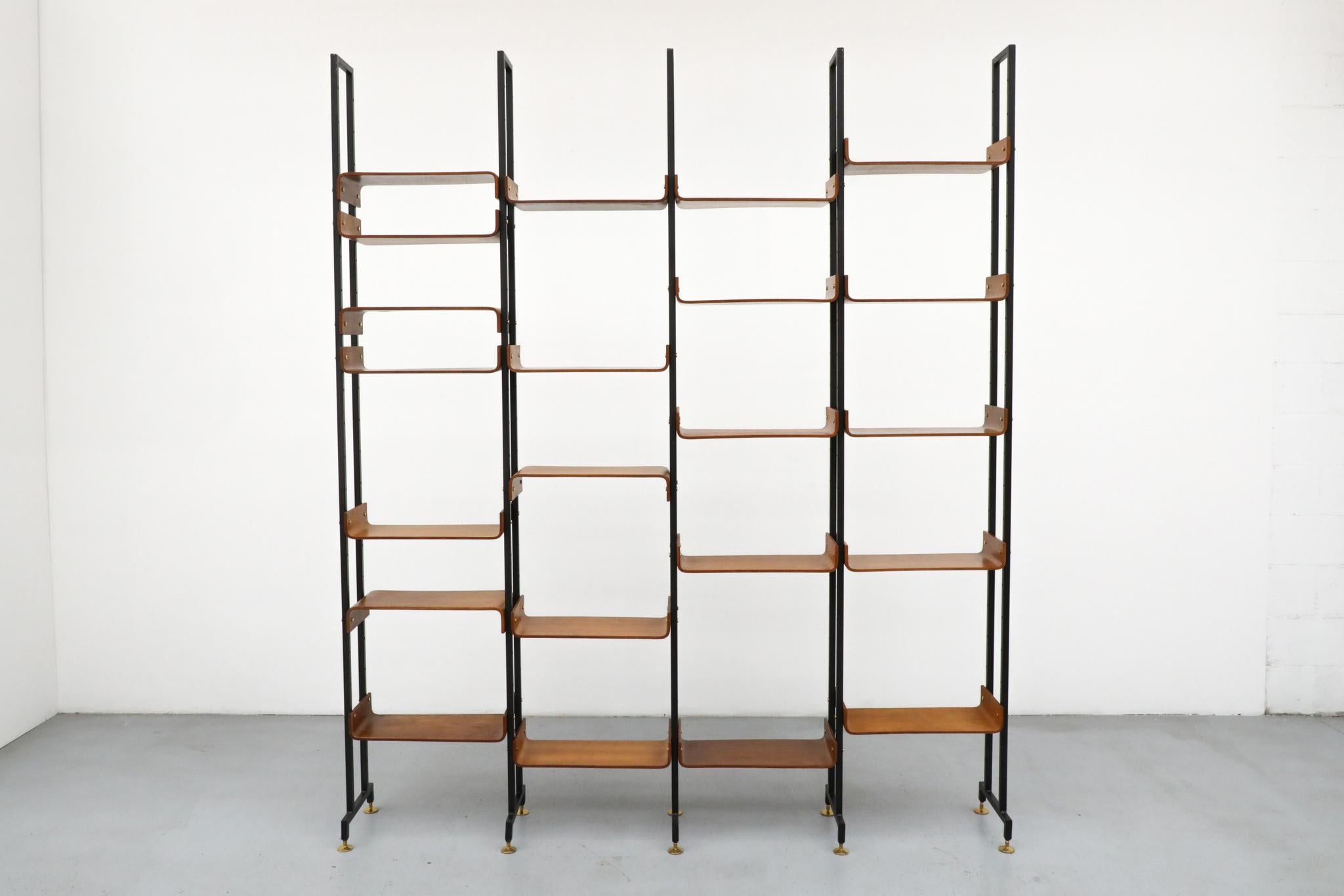 Etagère en teck italienne du milieu du siècle, style Franco Campo & Carlo Graffi en vente 11