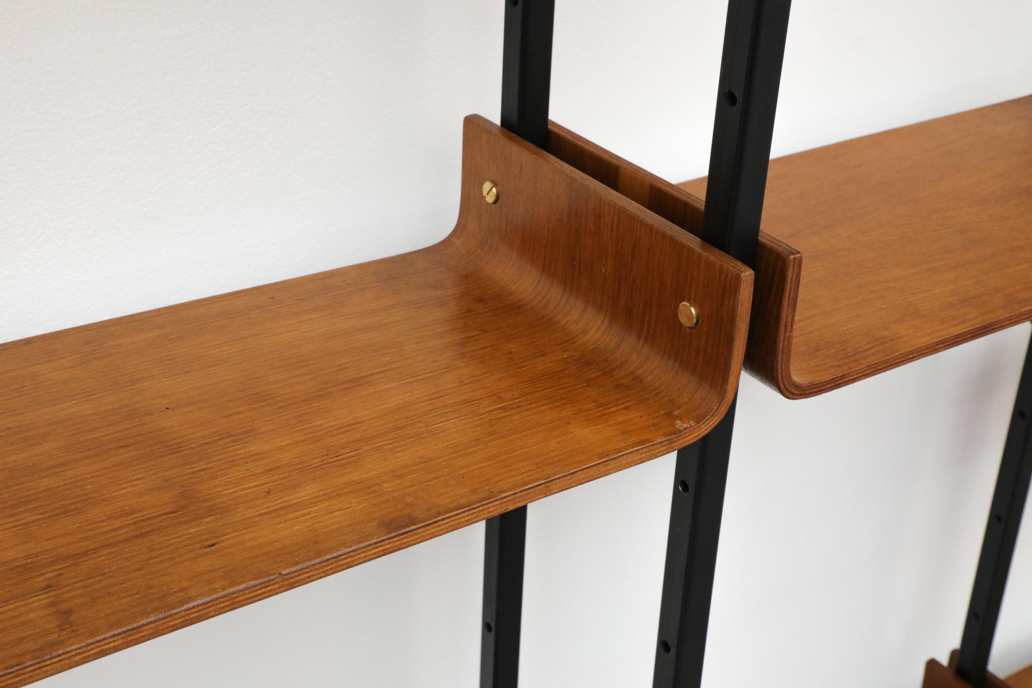 Etagère en teck italienne du milieu du siècle, style Franco Campo & Carlo Graffi en vente 1