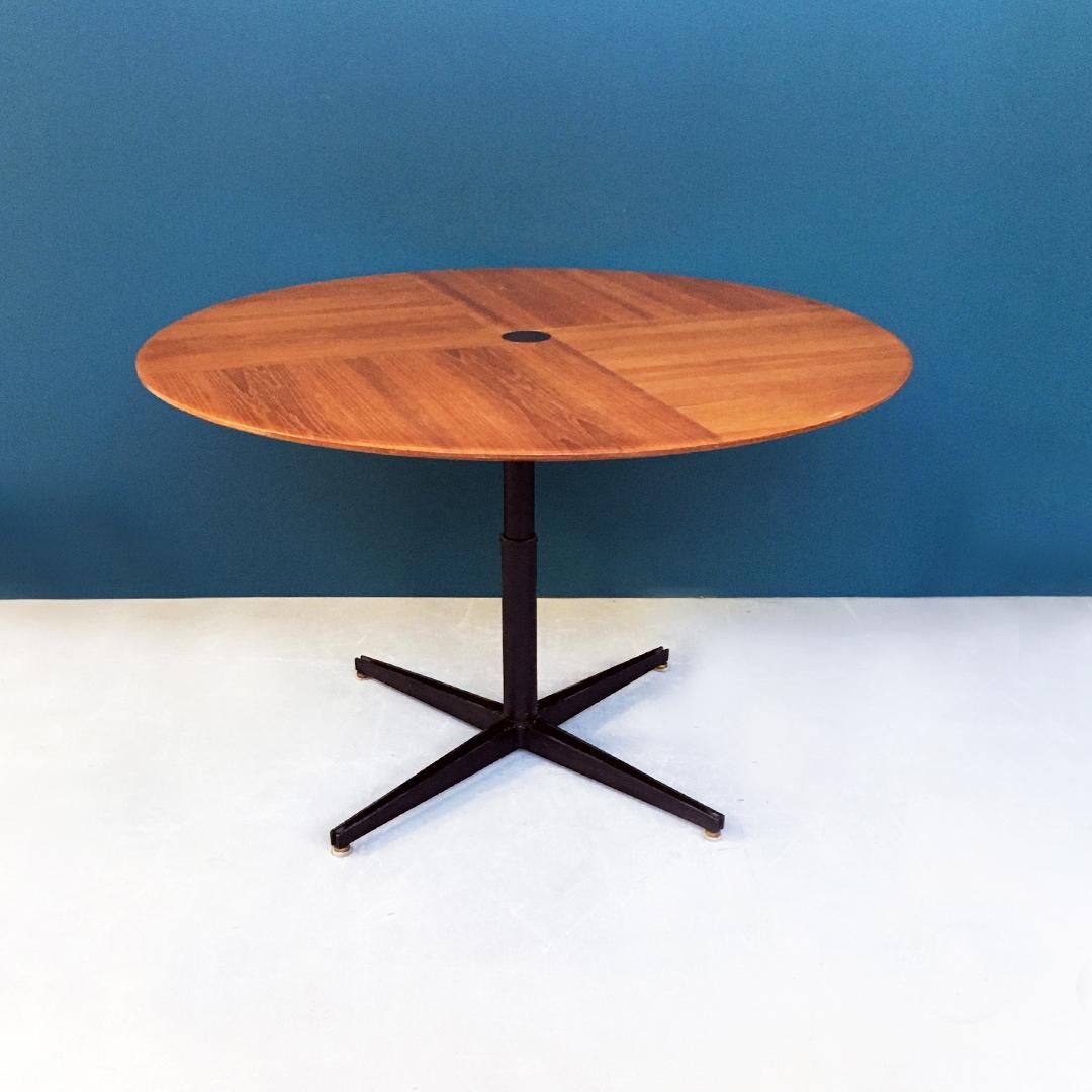 Italian midcentury teak table model T41 by Osvaldo Borsani for Tecno, 1958
Dining table model T41 in teak with black painted metal structure and brass details, convertible into a coffee table.
Designed by Osvaldo Borsani, owner of Tecno in 1958.
Its