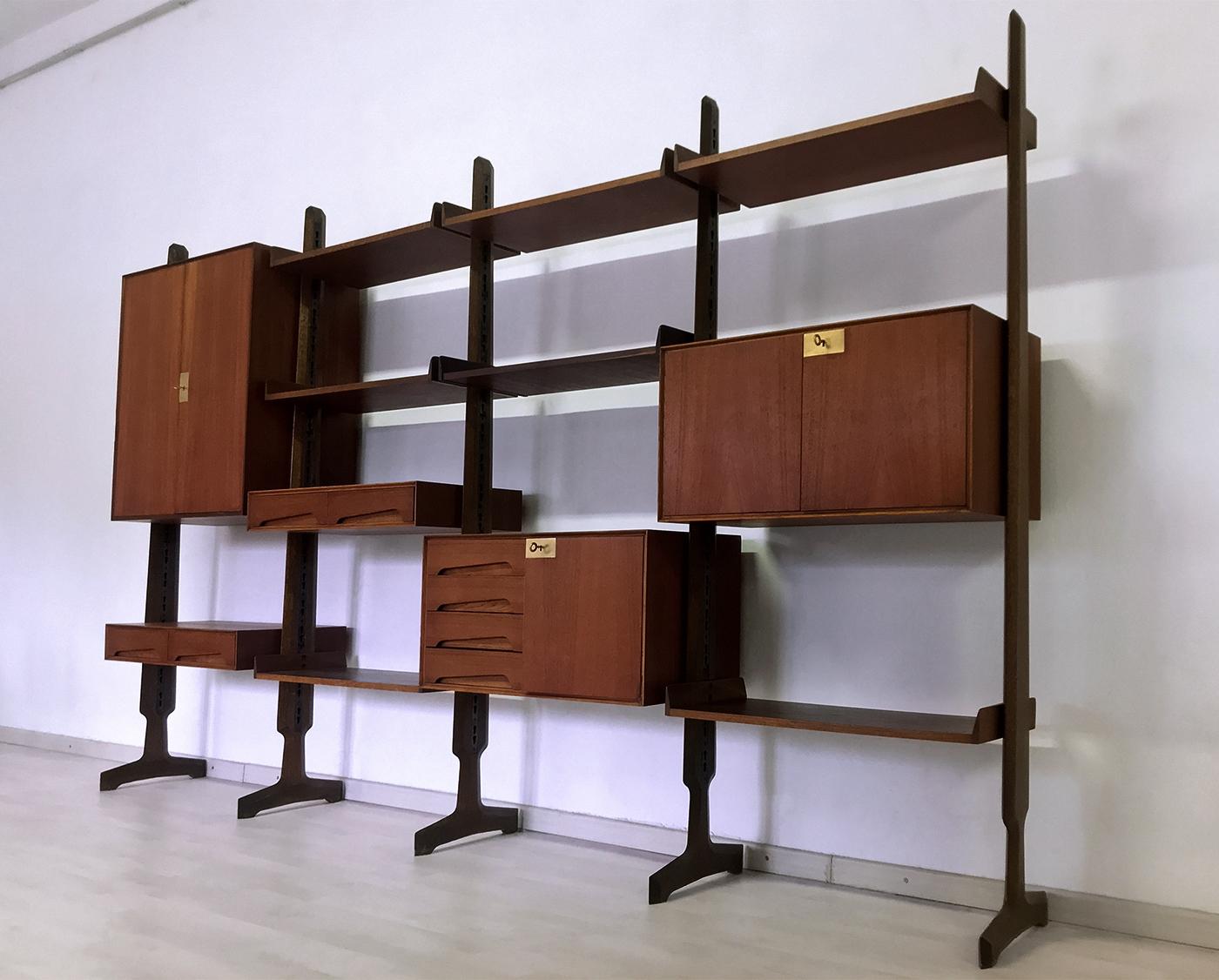 Stunning bookcase composed by four modules freestanding, suitable to be moving and placed at will in the home.
it's equipped with seven shelves, one cabinet 2 doors, one cabinet with drawers and door, 2 cabinets with 2 drawers each one and one big