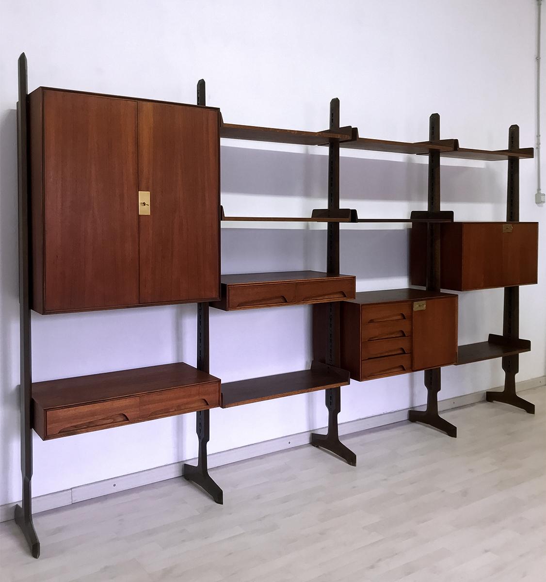 Italian Mid-Century Teak Wood Bookcase Four Modules by Vittorio Dassi, 1950s In Good Condition In Traversetolo, IT