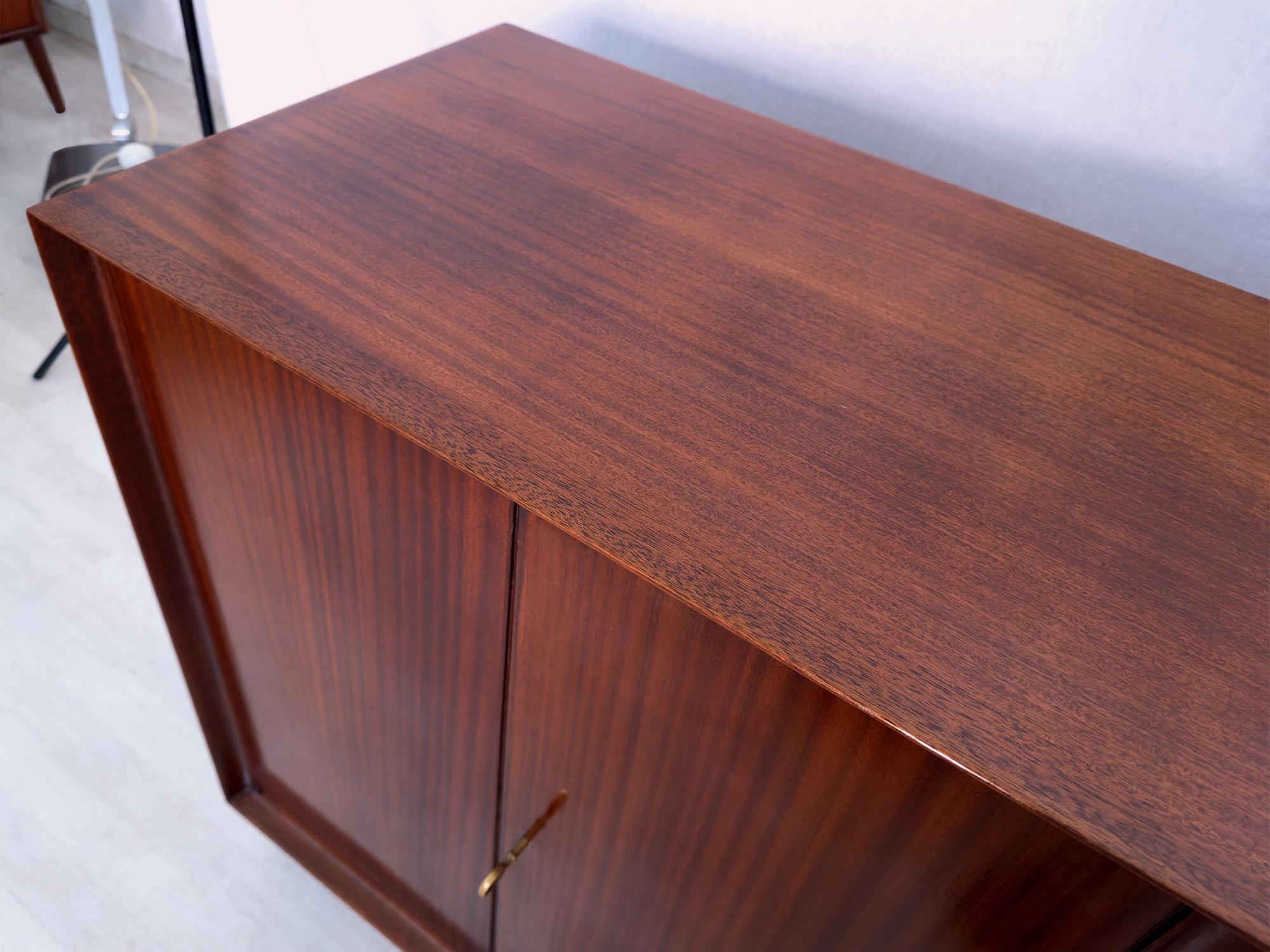 Italian Mid-Century Teak Wood Sideboard with Bar Cabinet by Vittorio Dassi, 1950s For Sale 4