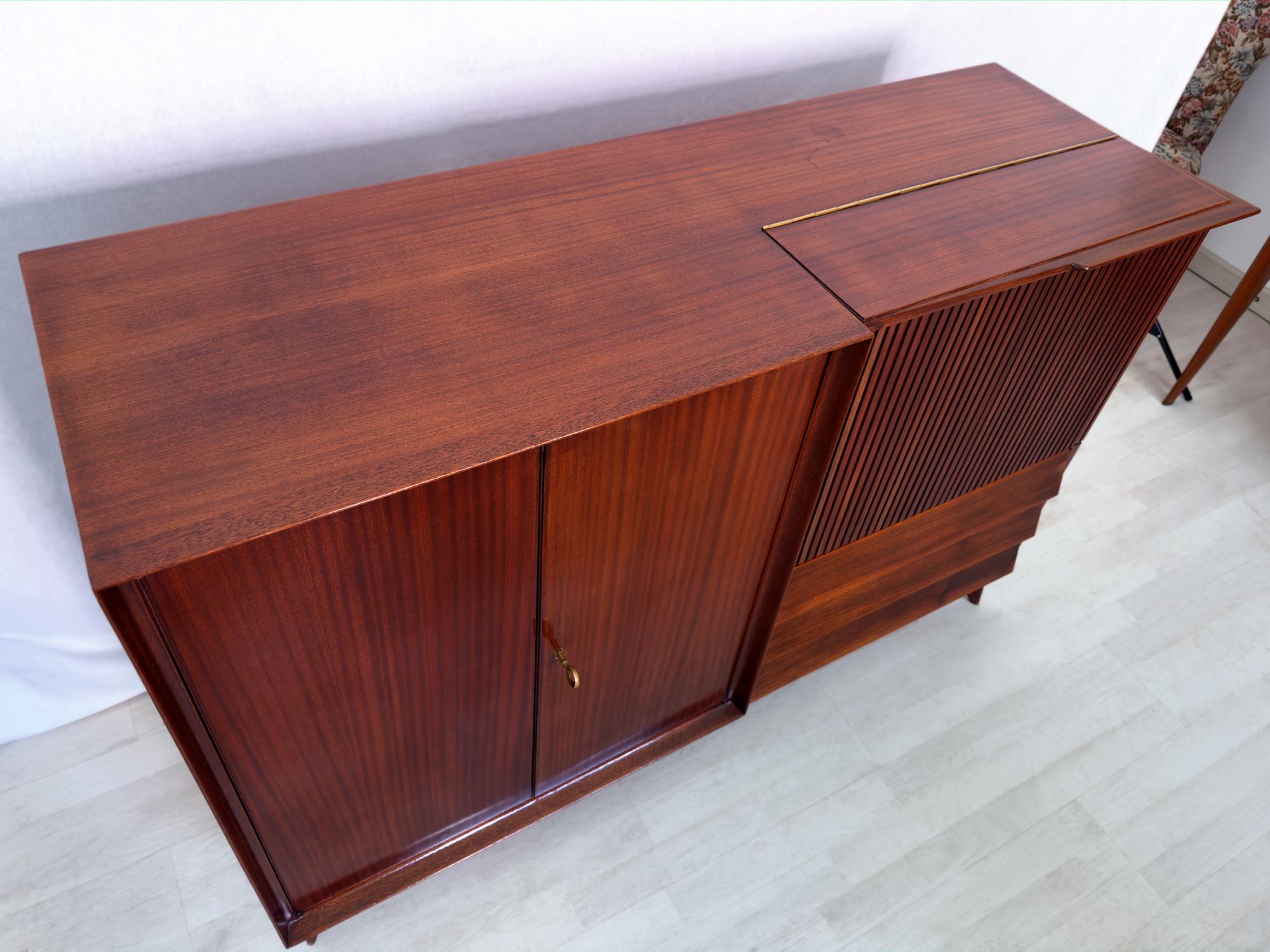 Italian Mid-Century Teak Wood Sideboard with Bar Cabinet by Vittorio Dassi, 1950s For Sale 14