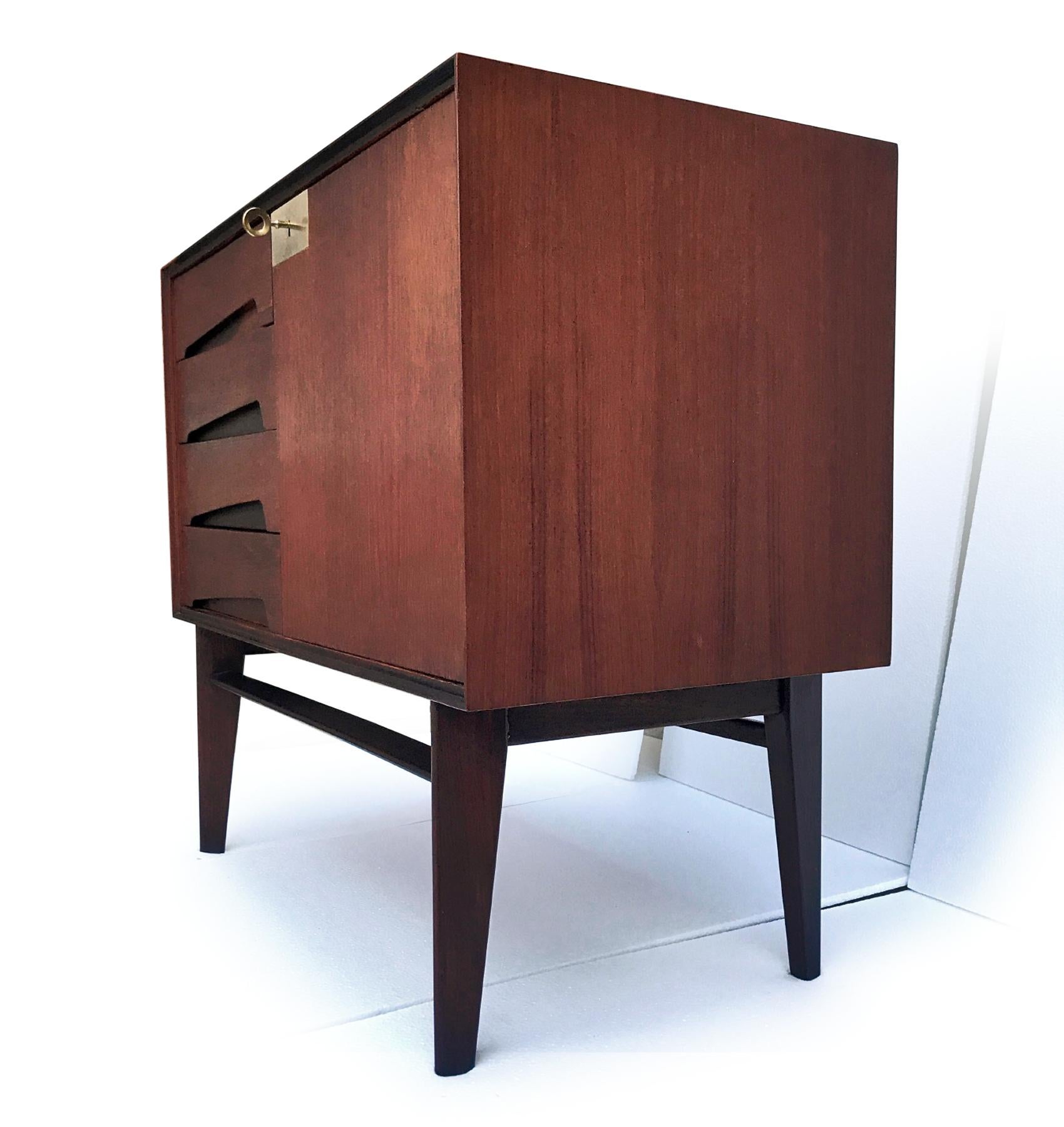 Italian Mid-Century Teak Wood Sideboard with Drawers by Vittorio Dassi, 1950s 6