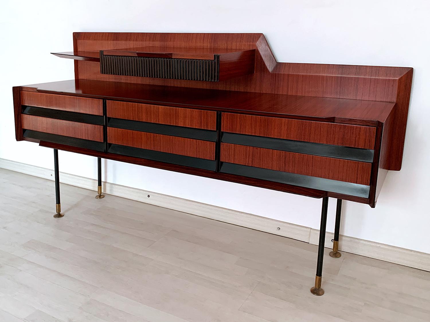 Stunning very rare Italian Sideboard and/or chest of drawers, very well designed by Vittorio Dassi in the 1950s.

All items designed and manufactured by Vittorio Dassi are always stylish and charming, and the uniqueness of this piece is given by its