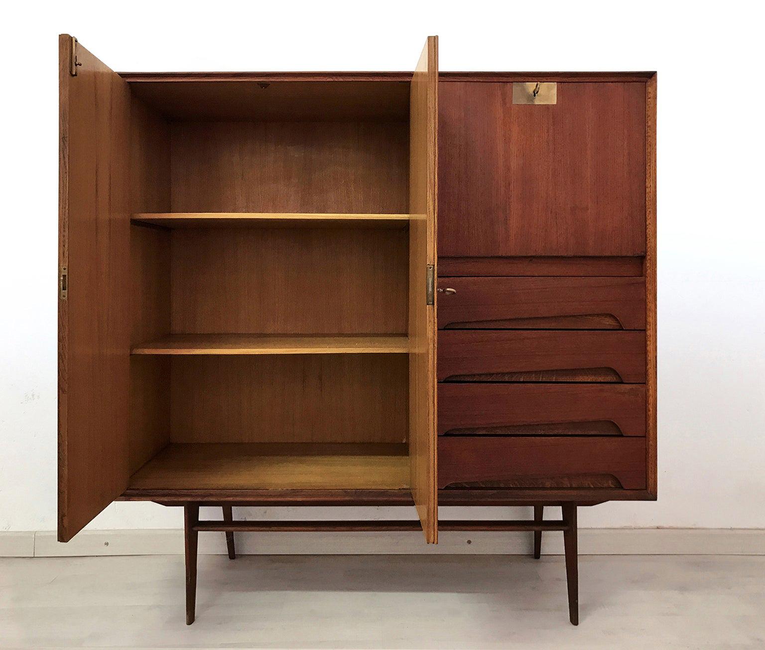 Italian Mid-Century Teak Wood Sideboard with Secretaire by Vittorio Dassi, 1950s In Good Condition In Traversetolo, IT