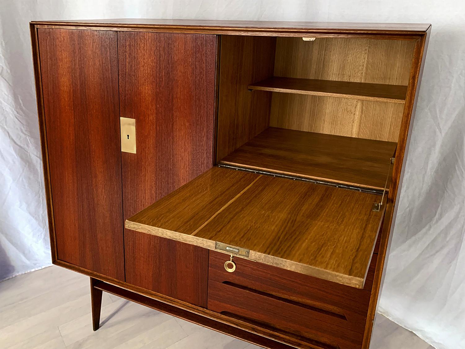 Italian Mid-Century Teak Wood Sideboard with Secretaire by Vittorio Dassi, 1950s In Good Condition In Traversetolo, IT