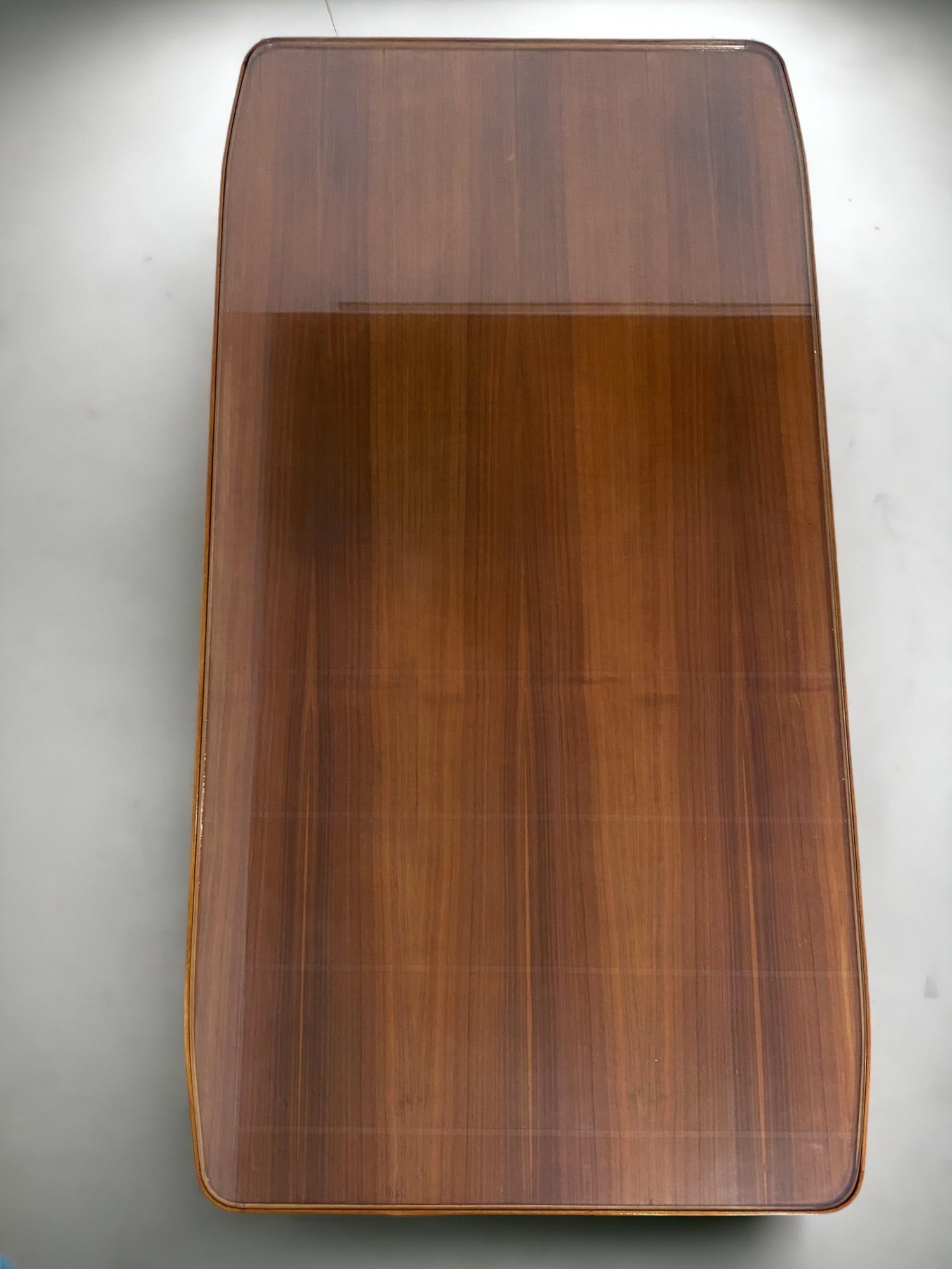 Tavolo da scrivania direzionale in legno di teak della metà del secolo scorso di Vittorio Dassi, anni '50 in vendita 13