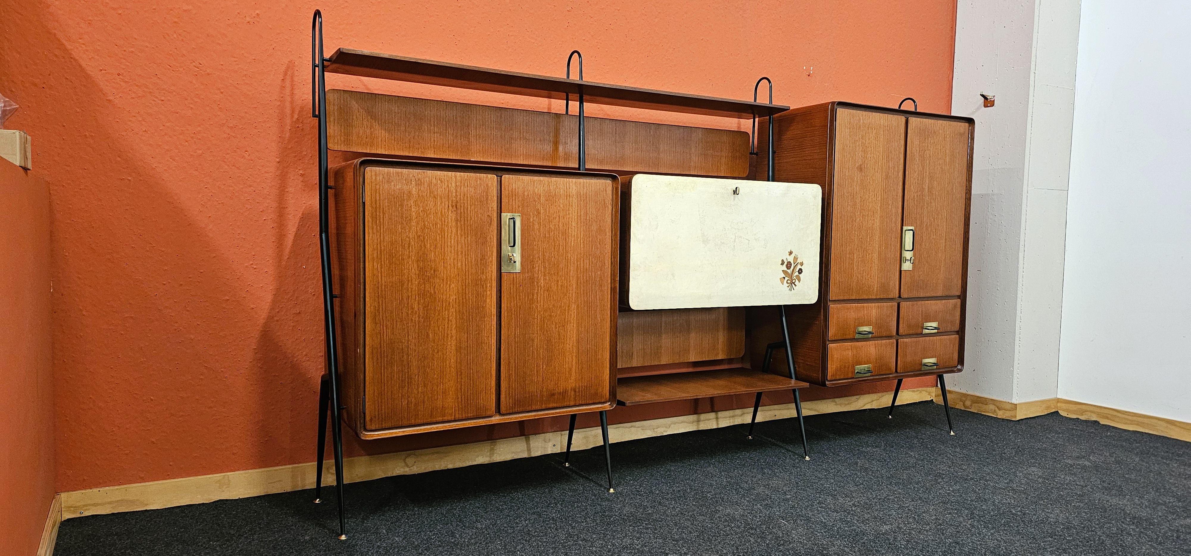 Credenza in legno di teak della metà del secolo scorso di Silvio Cavatorta, anni '50 in vendita 5