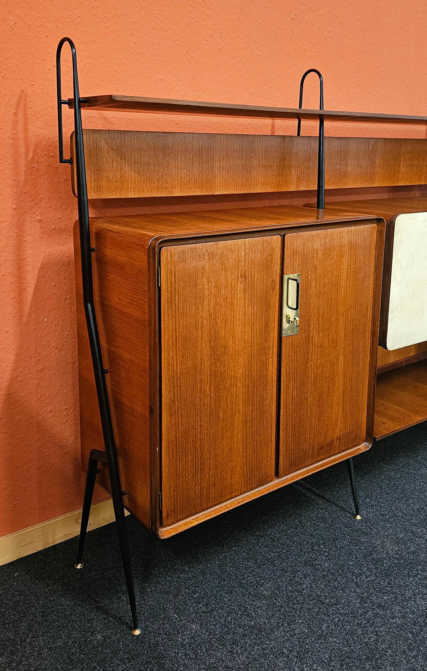 Credenza in legno di teak della metà del secolo scorso di Silvio Cavatorta, anni '50 in vendita 6