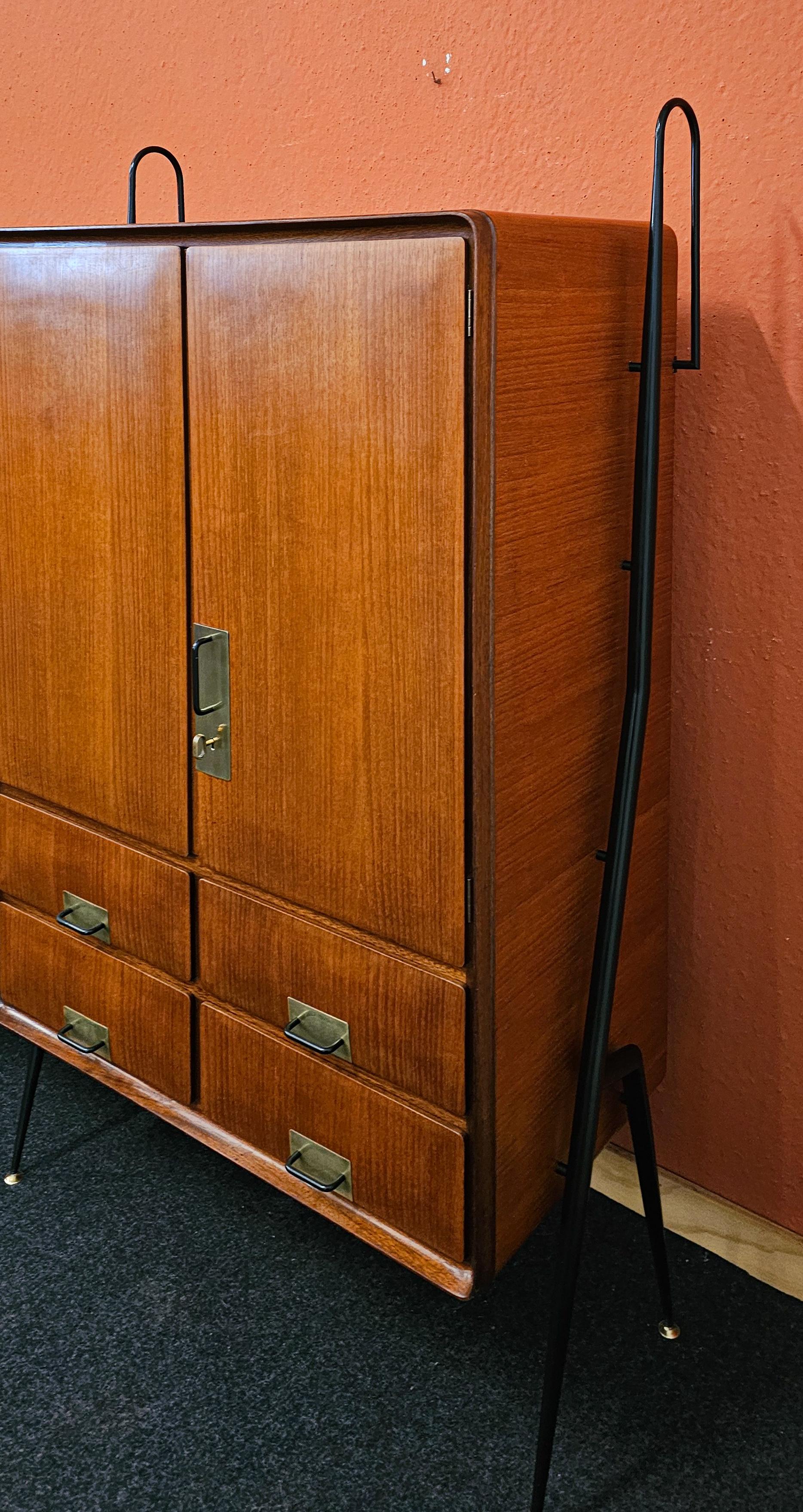 Credenza in legno di teak della metà del secolo scorso di Silvio Cavatorta, anni '50 in vendita 11
