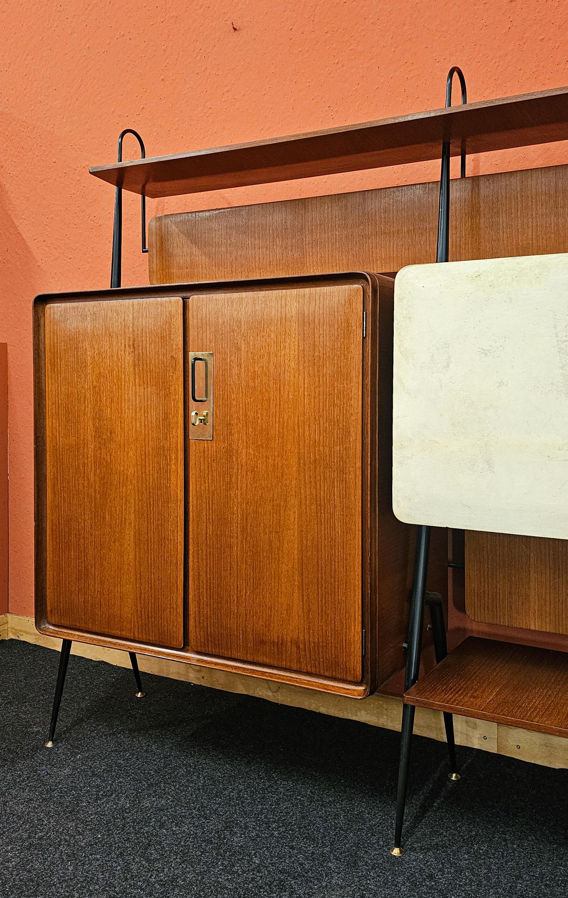 Mid-Century moderno Credenza in legno di teak della metà del secolo scorso di Silvio Cavatorta, anni '50 in vendita