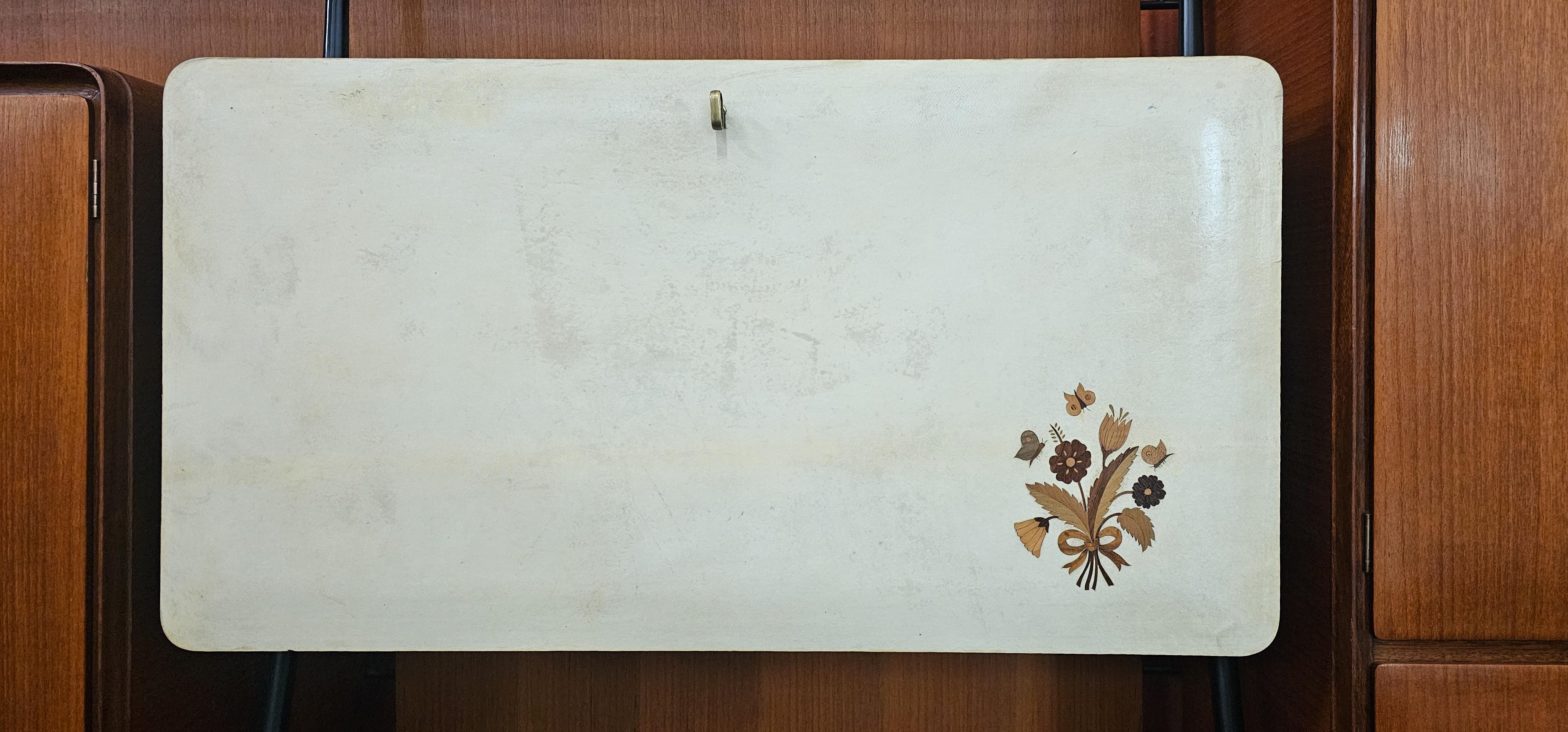 Impiallacciato Credenza in legno di teak della metà del secolo scorso di Silvio Cavatorta, anni '50 in vendita