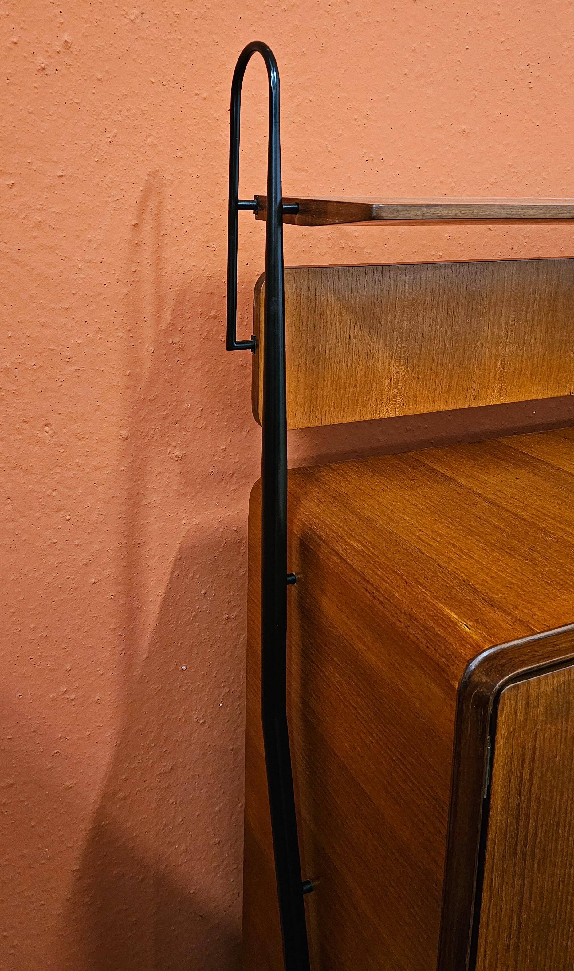 Metallo Credenza in legno di teak della metà del secolo scorso di Silvio Cavatorta, anni '50 in vendita