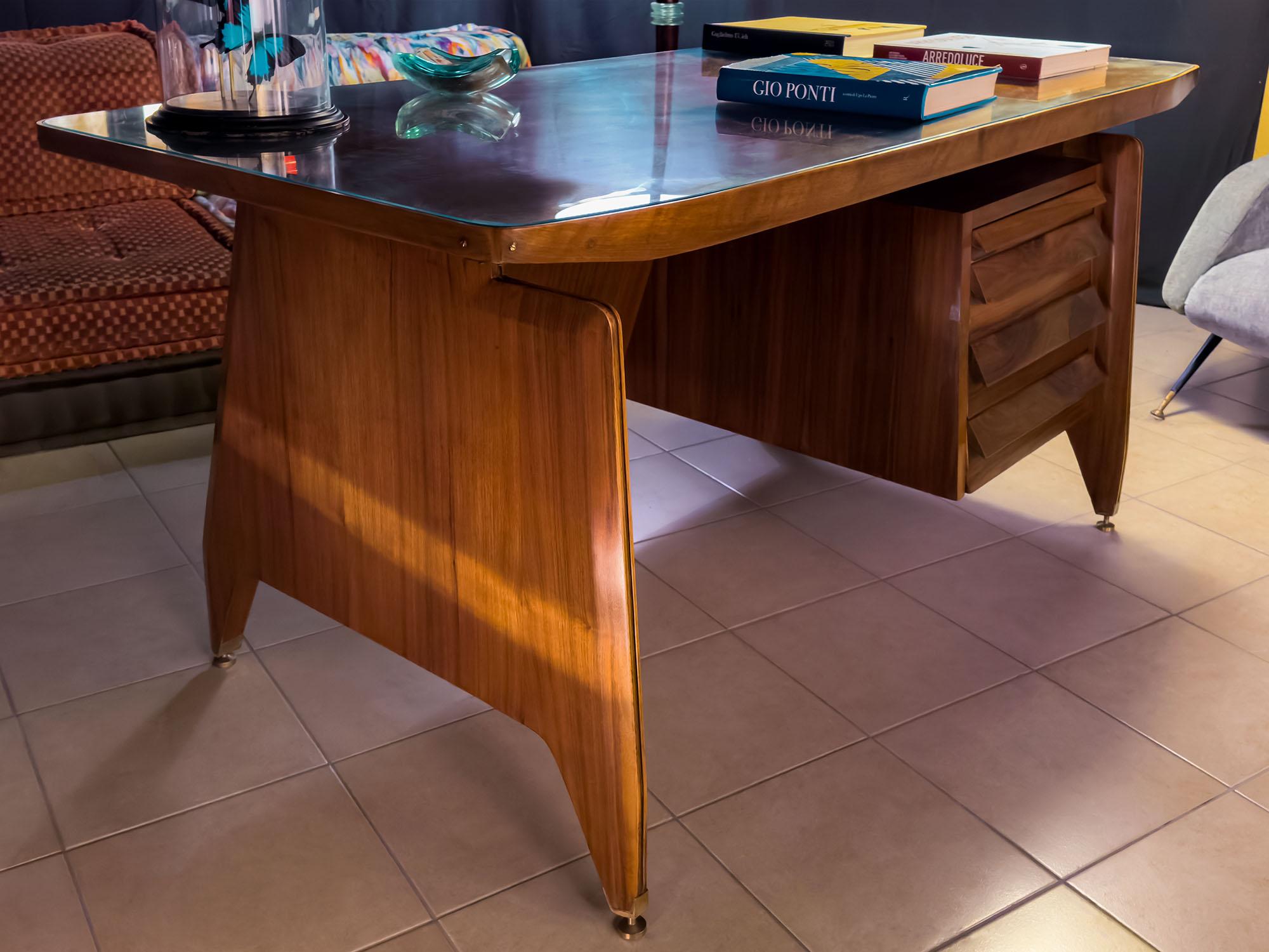 Italian Mid-Century Teakwood Writing Desk by Vittorio Dassi, 1950s For Sale 10