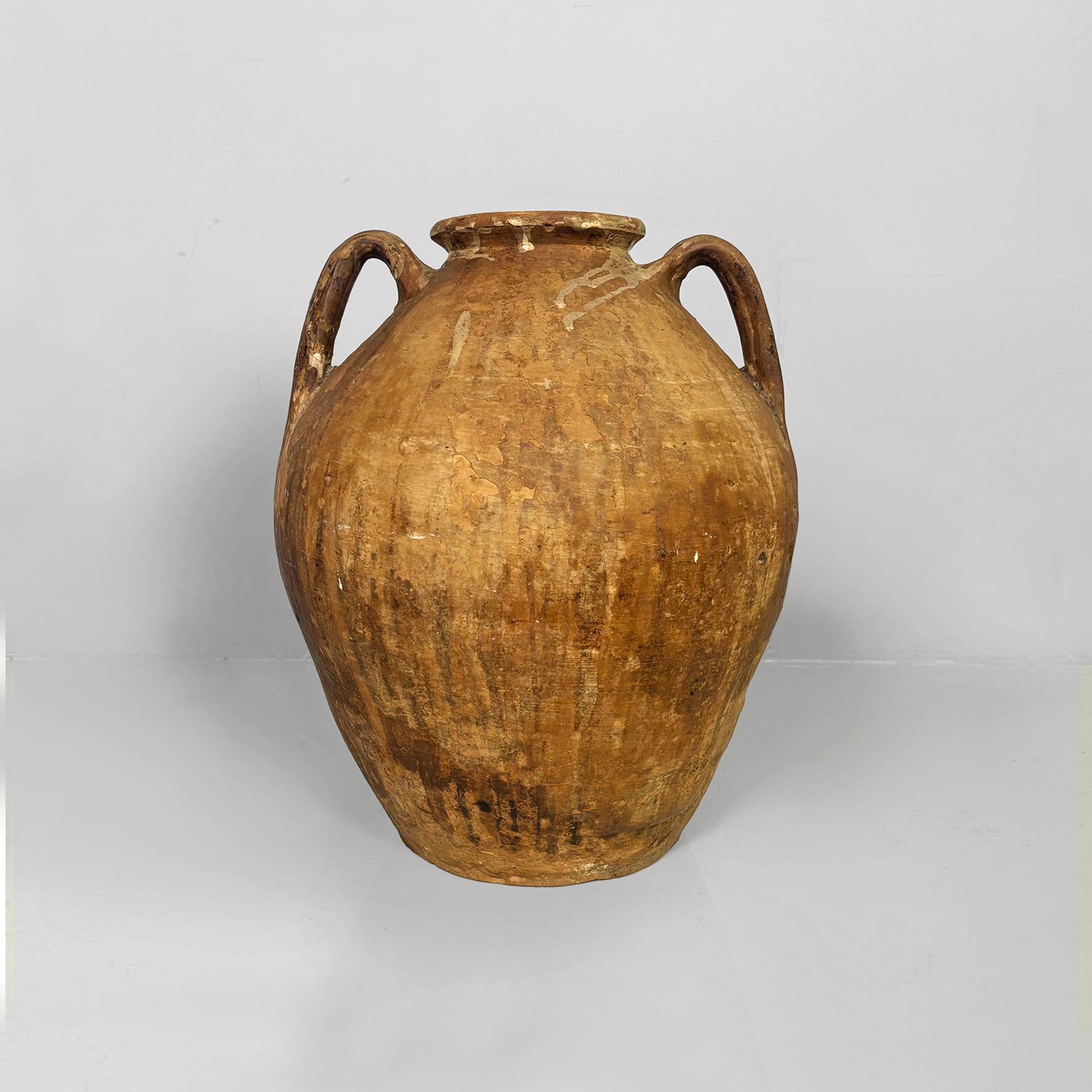 Vaso in terracotta italiano di metà secolo con manici, anni '50 In condizioni discrete in vendita a MIlano, IT