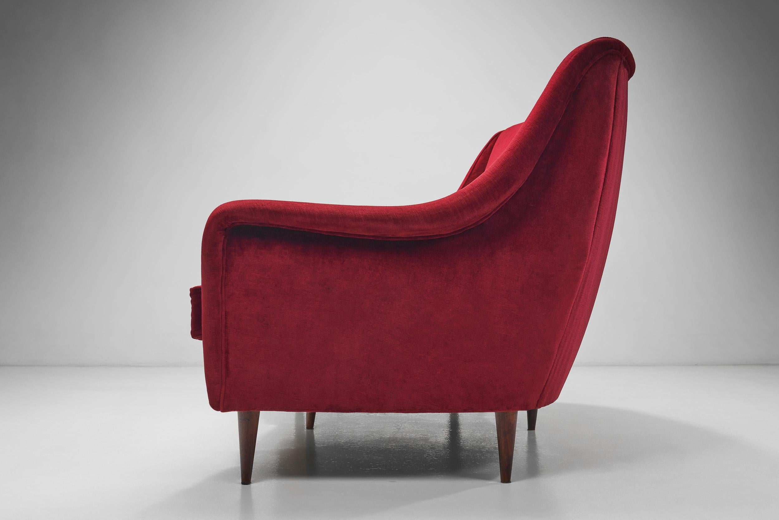 Italian Mid-Century Three-Seater Sofa in Red Velvet, Italy 1950s For Sale 5