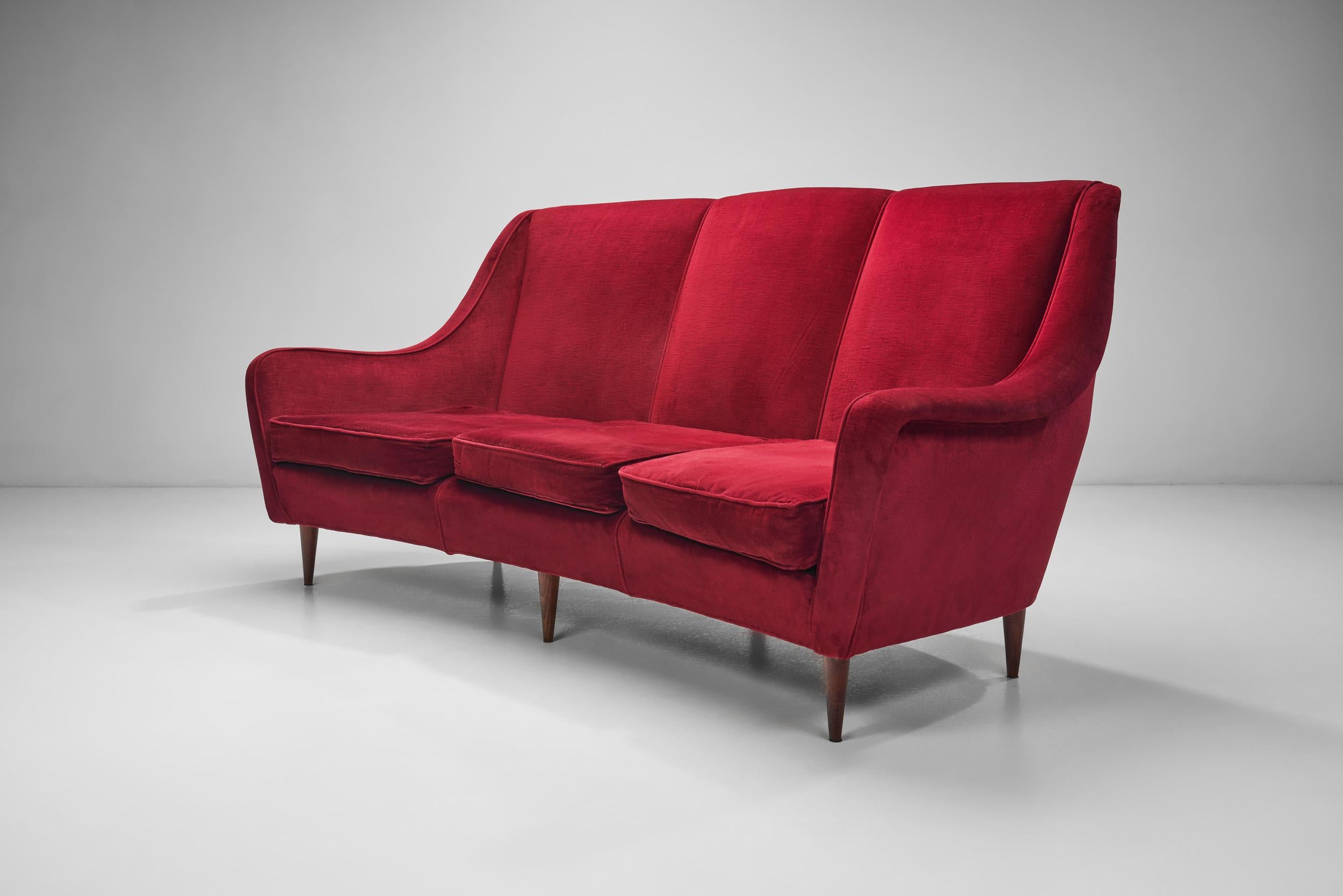Italian Mid-Century Three-Seater Sofa in Red Velvet, Italy 1950s For Sale 1