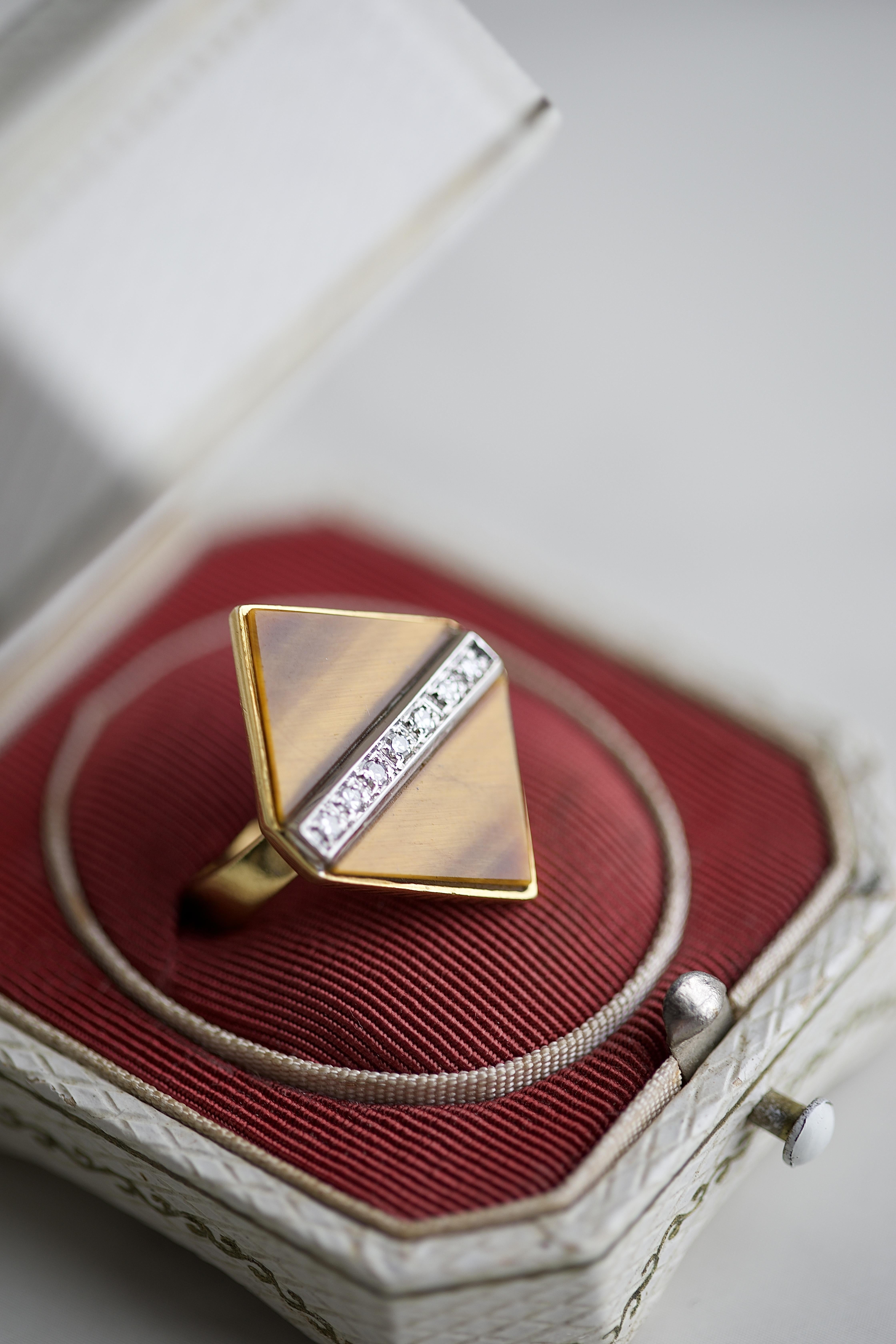 Italian Mid-Century Tigers Eye Diamond Yellow Gold Ring In Excellent Condition In Beverly Hills, CA
