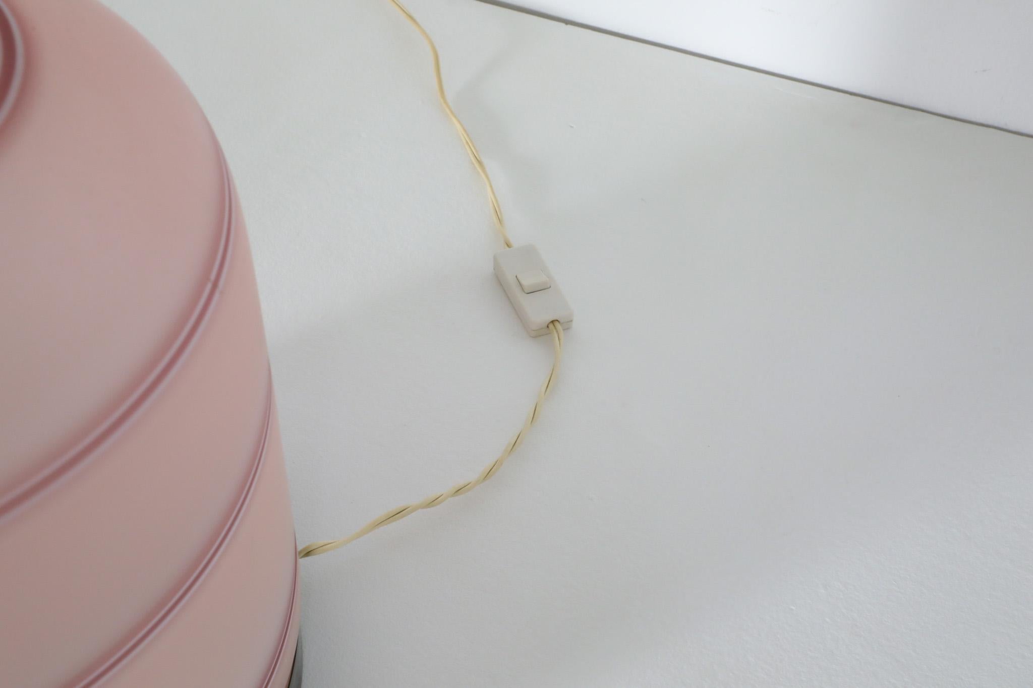 Lampada italiana di metà secolo Tommaso Barbi con base in vetro soffiato e paralume in lino in vendita 3