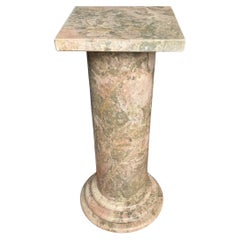 Tavolo con piedistallo in marmo verde, rosa e beige, moderno e di transizione del Mid Century italiano
