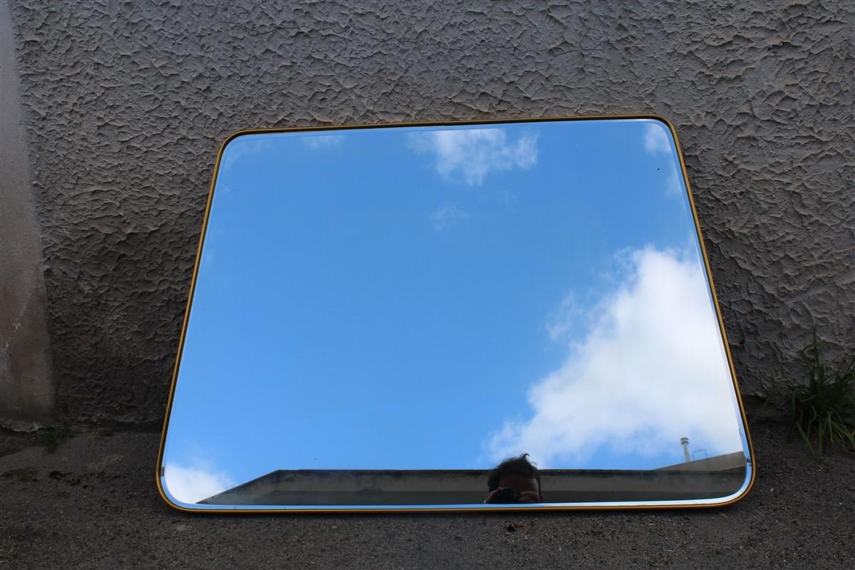 Italian Mid-century Trapezoidal Brass Mirror In Good Condition For Sale In Palermo, Sicily