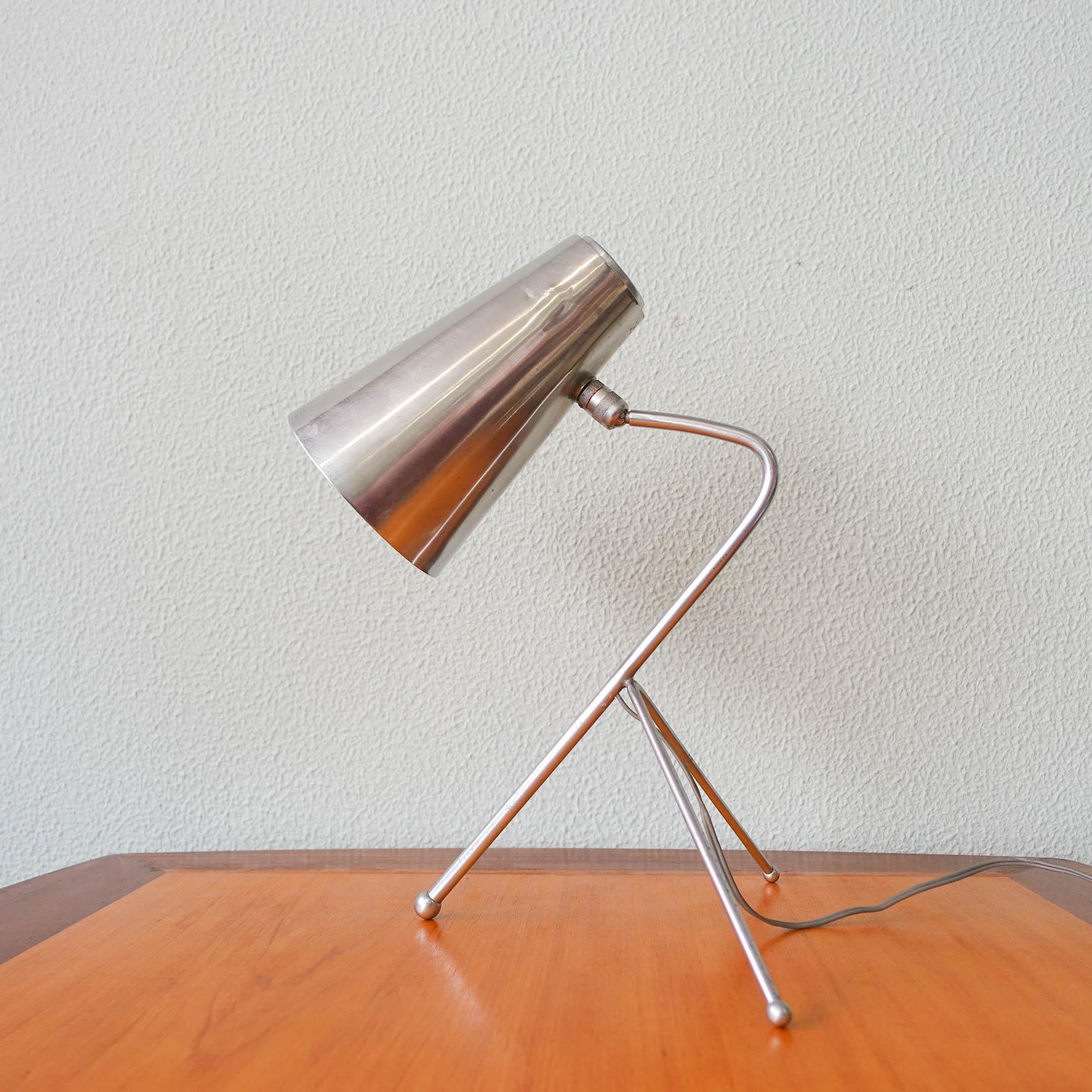 Milieu du XXe siècle Lampe de bureau tripode italienne du milieu du siècle, années 1950 en vente