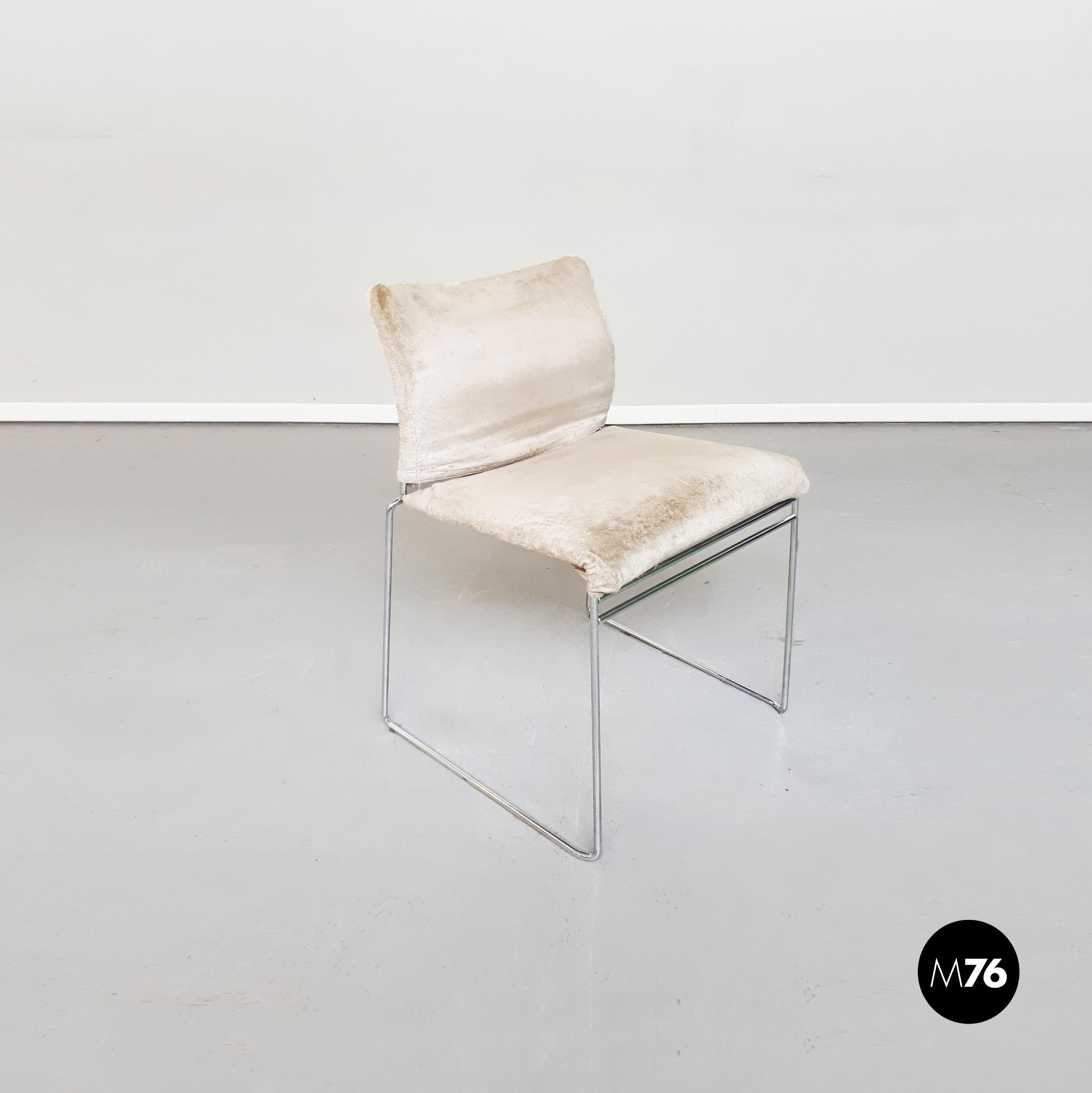 Italian mid-century Tulu chairs by Kazuhide Takahama for Cassina, 1960s.
Set of six Tulu chairs, with fully upholstered seat, covered with a white velvet and with metal structure and reinforced with elastic straps.
Designed by Kazuhide Takahama for