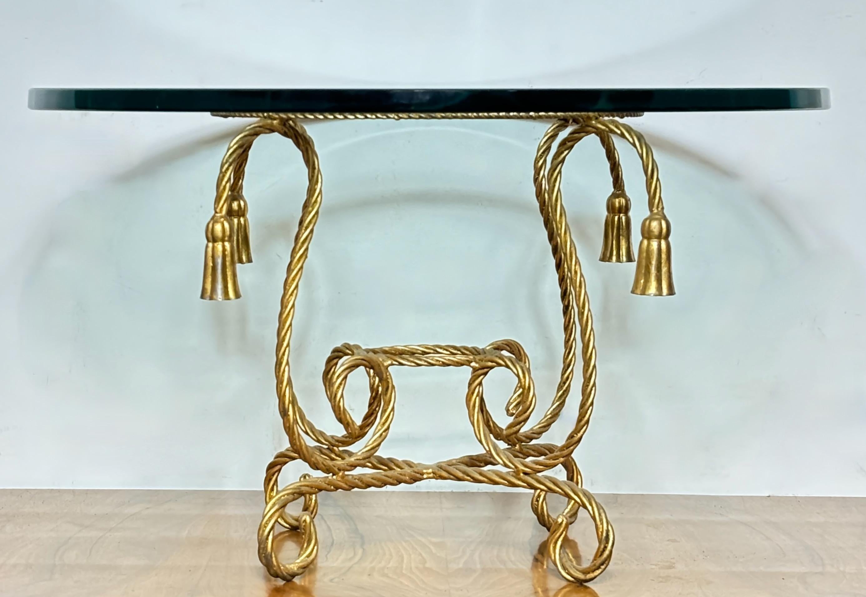 20ième siècle Table d'appoint / table basse italienne du milieu du siècle en corde torsadée et glands en vente