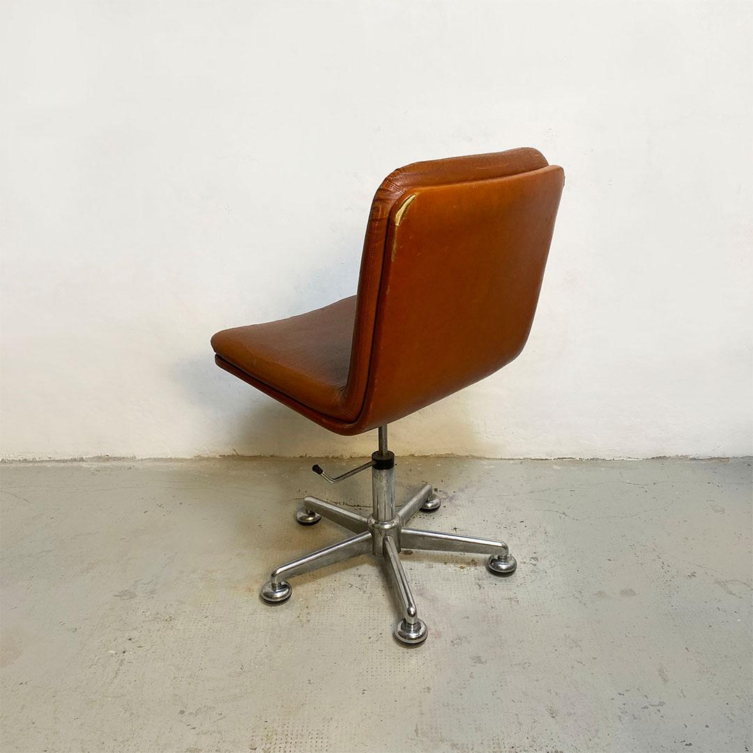 Italian Mid Century Upholstered Office Chair in Original Brown Leather, 1970s In Good Condition In MIlano, IT